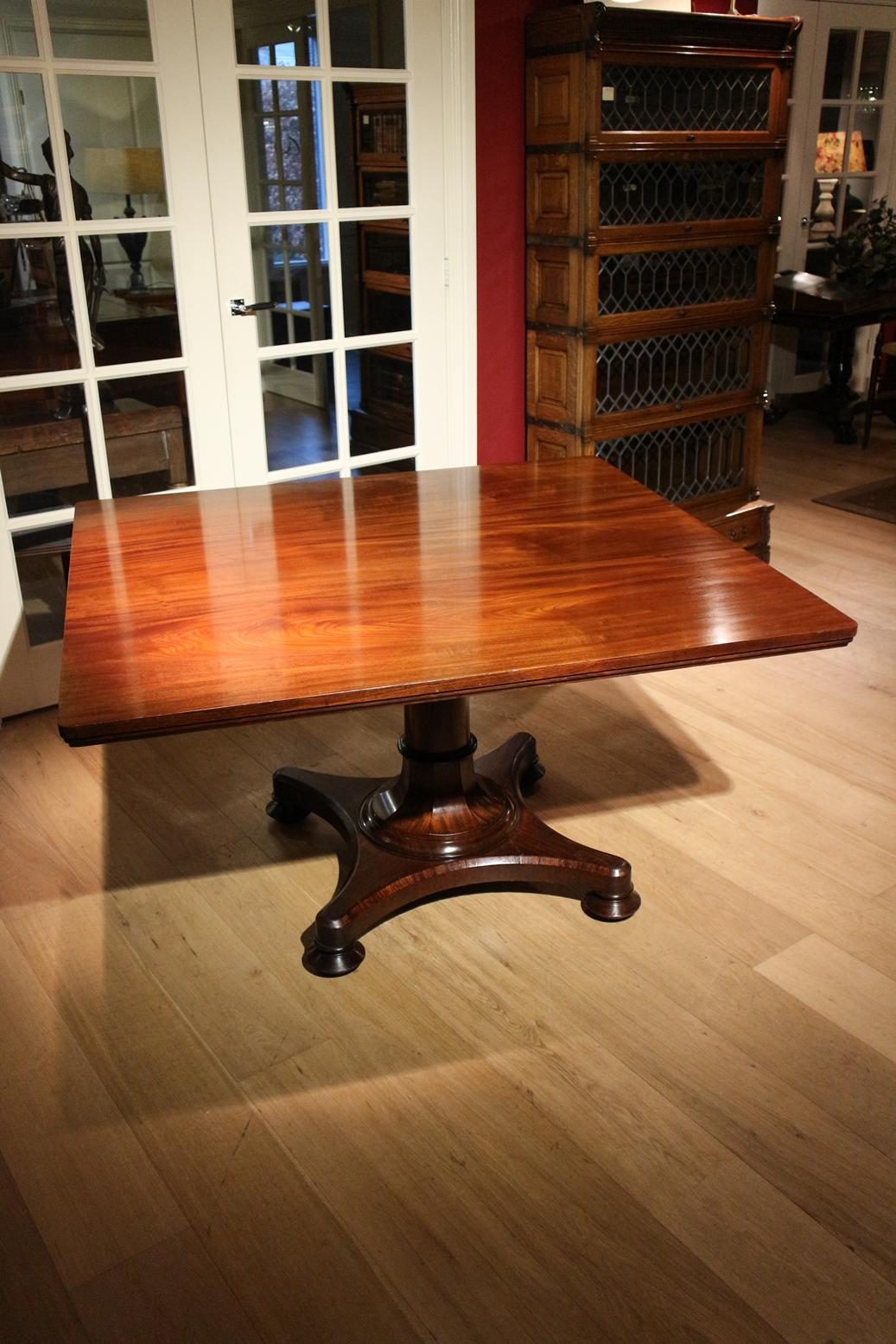 19th Century Fine Quality William IV Tilt-Top Dining Table 1