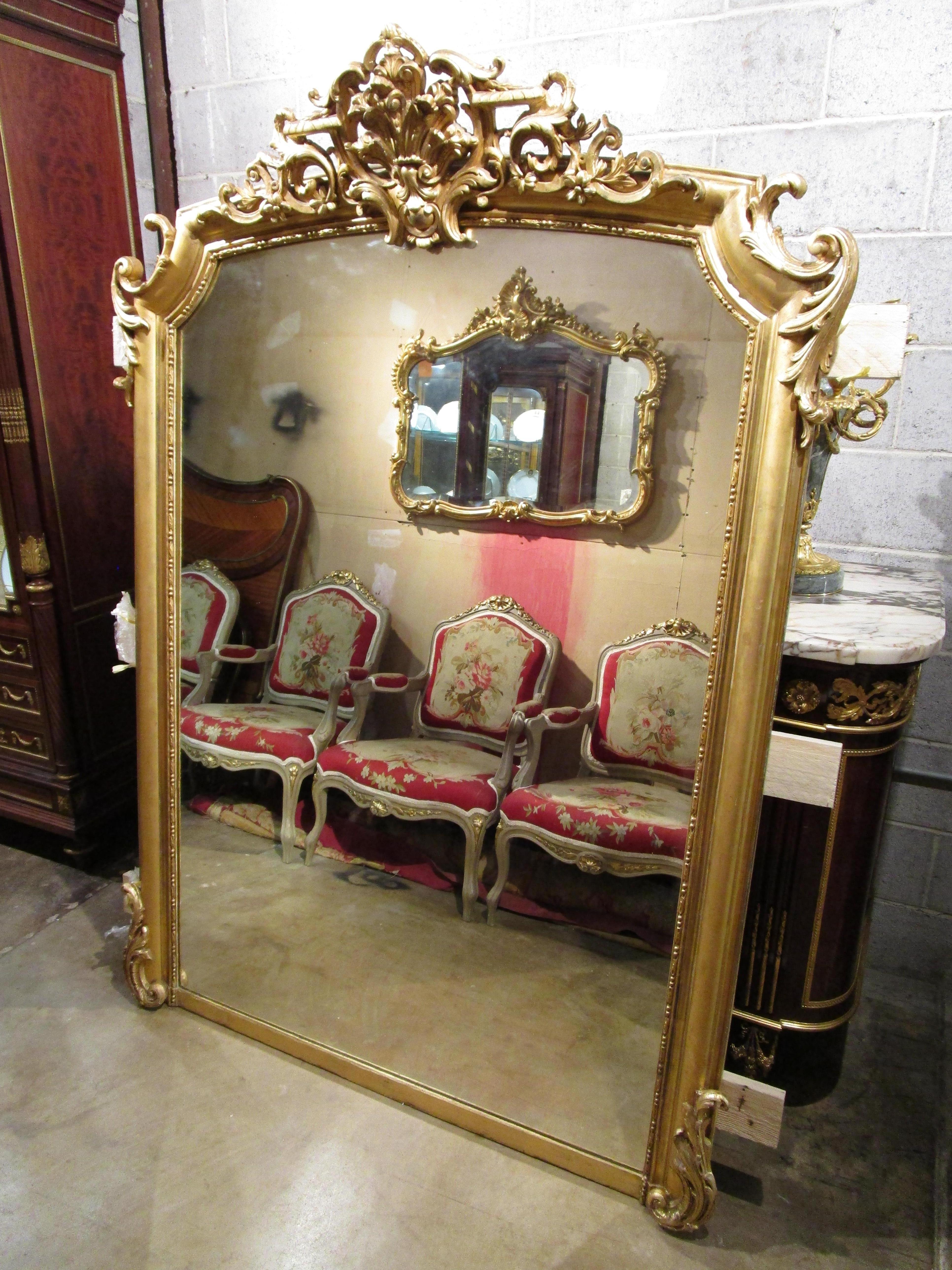A very fine Regence 19th century hand carved and gilt large mirror.