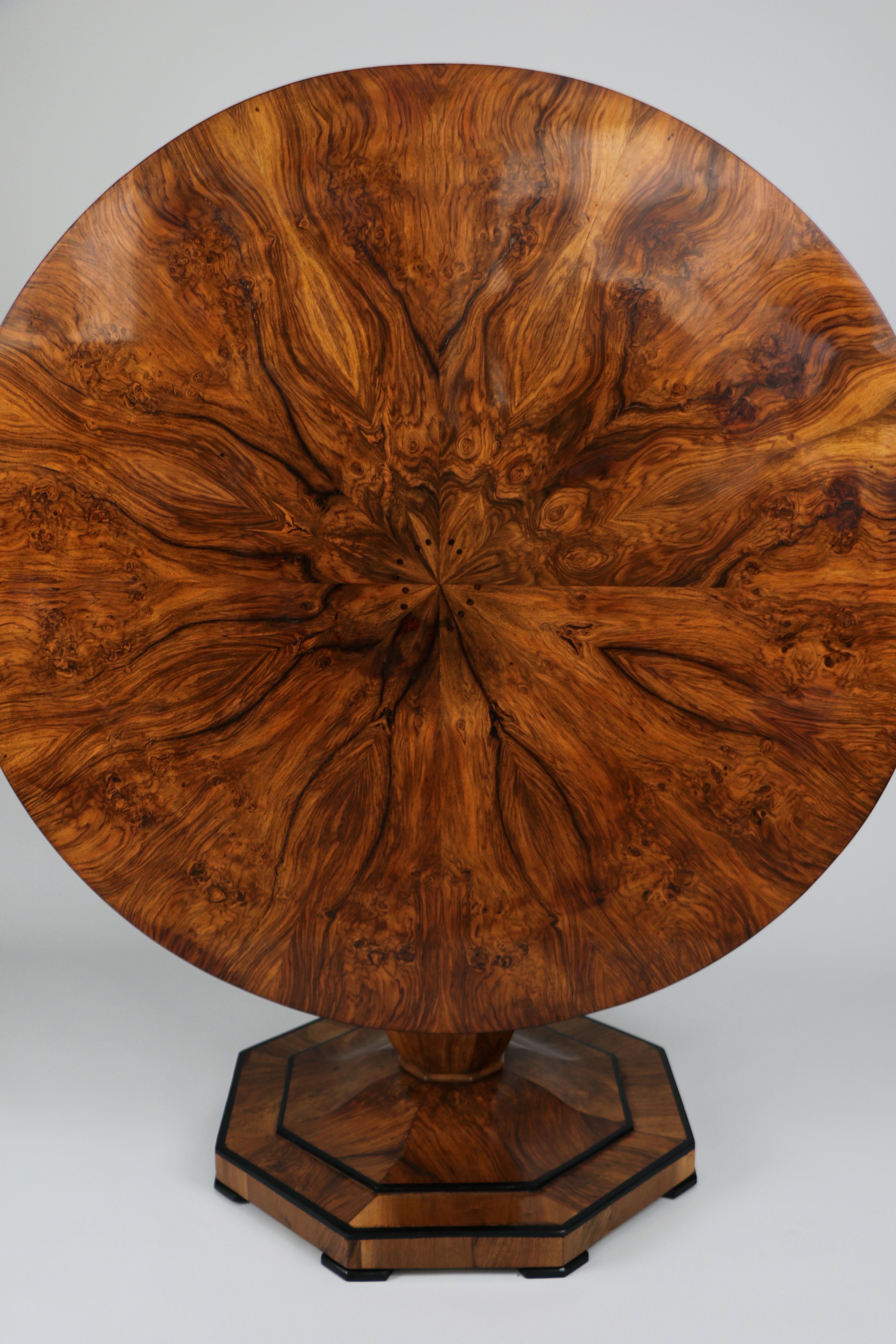 19th Century Fine Large Salon Biedermeier Table. Vienna, c. 1825. For Sale 5