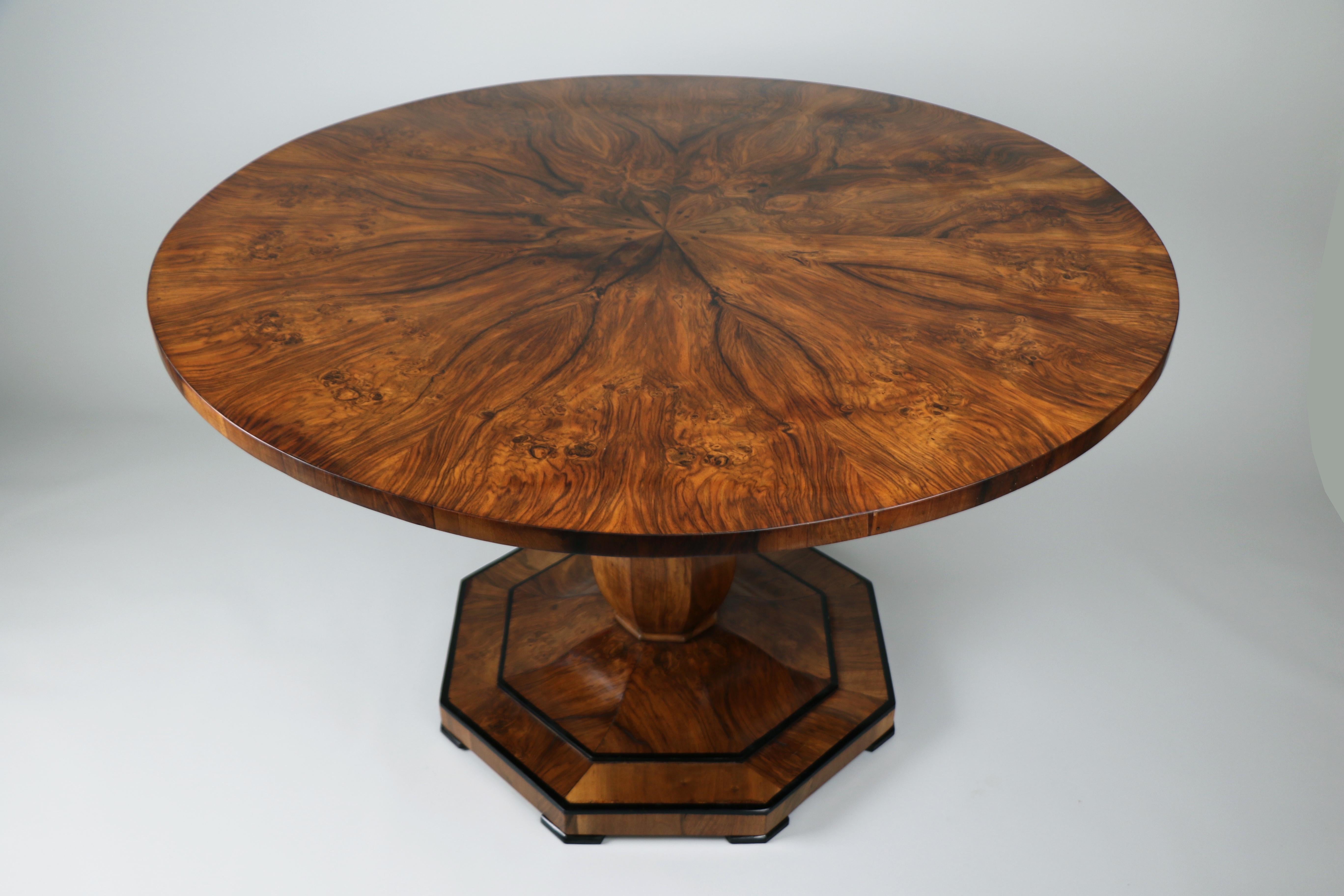 19th Century Fine Large Salon Biedermeier Table. Vienna, c. 1825. For Sale 6