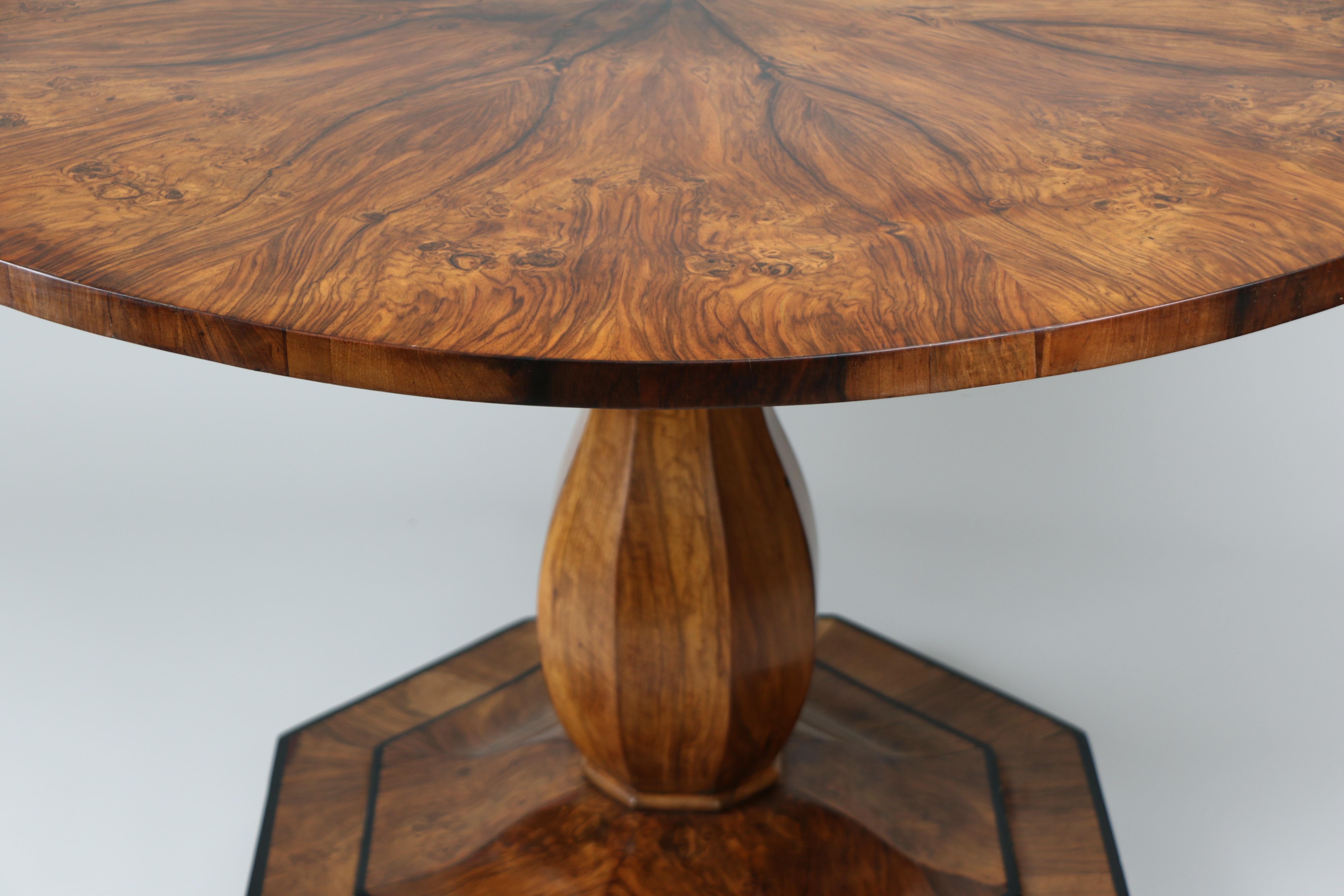 19th Century Fine Large Salon Biedermeier Table. Vienna, c. 1825. For Sale 7