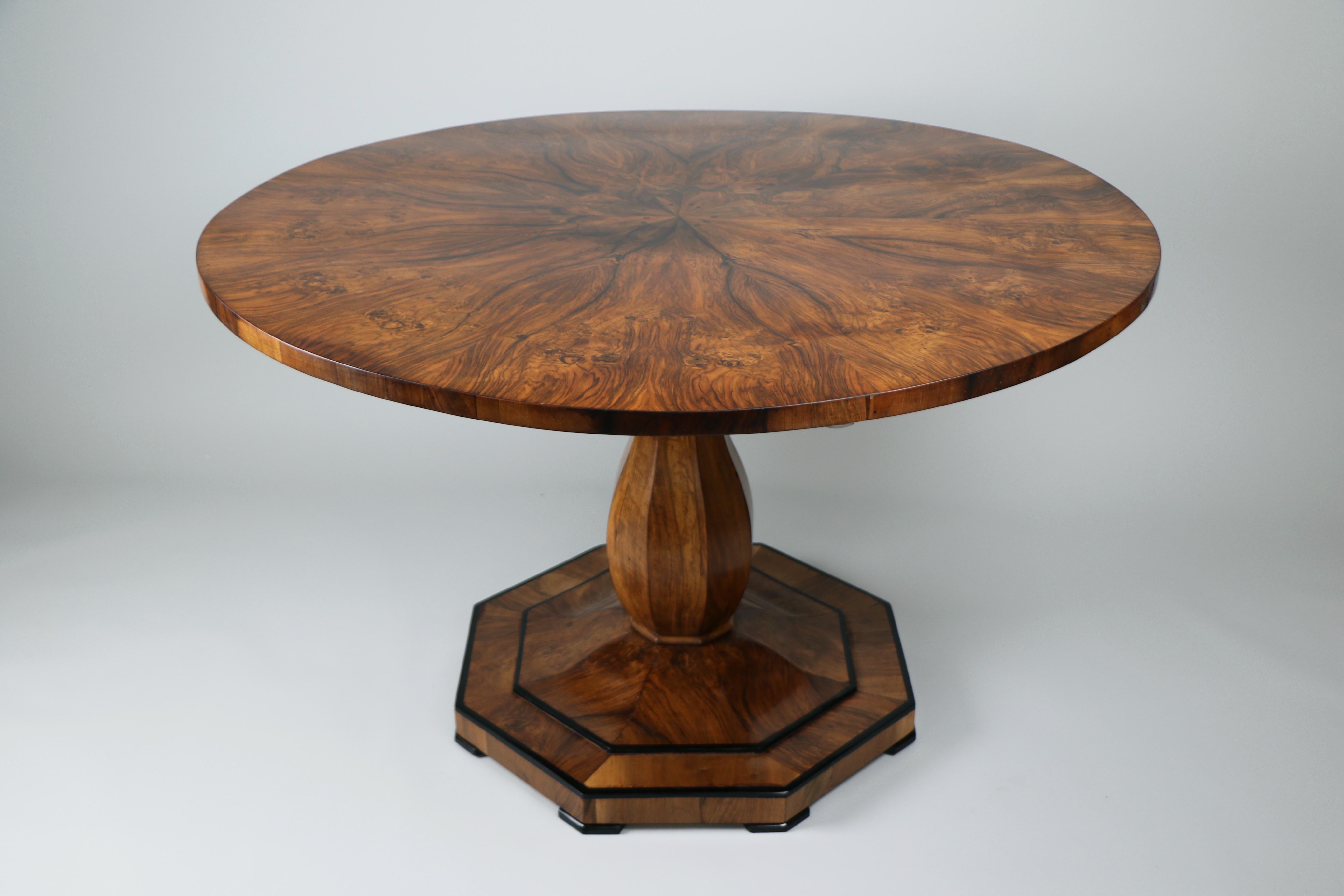 19th Century Fine Large Salon Biedermeier Table. Vienna, c. 1825. For Sale 8