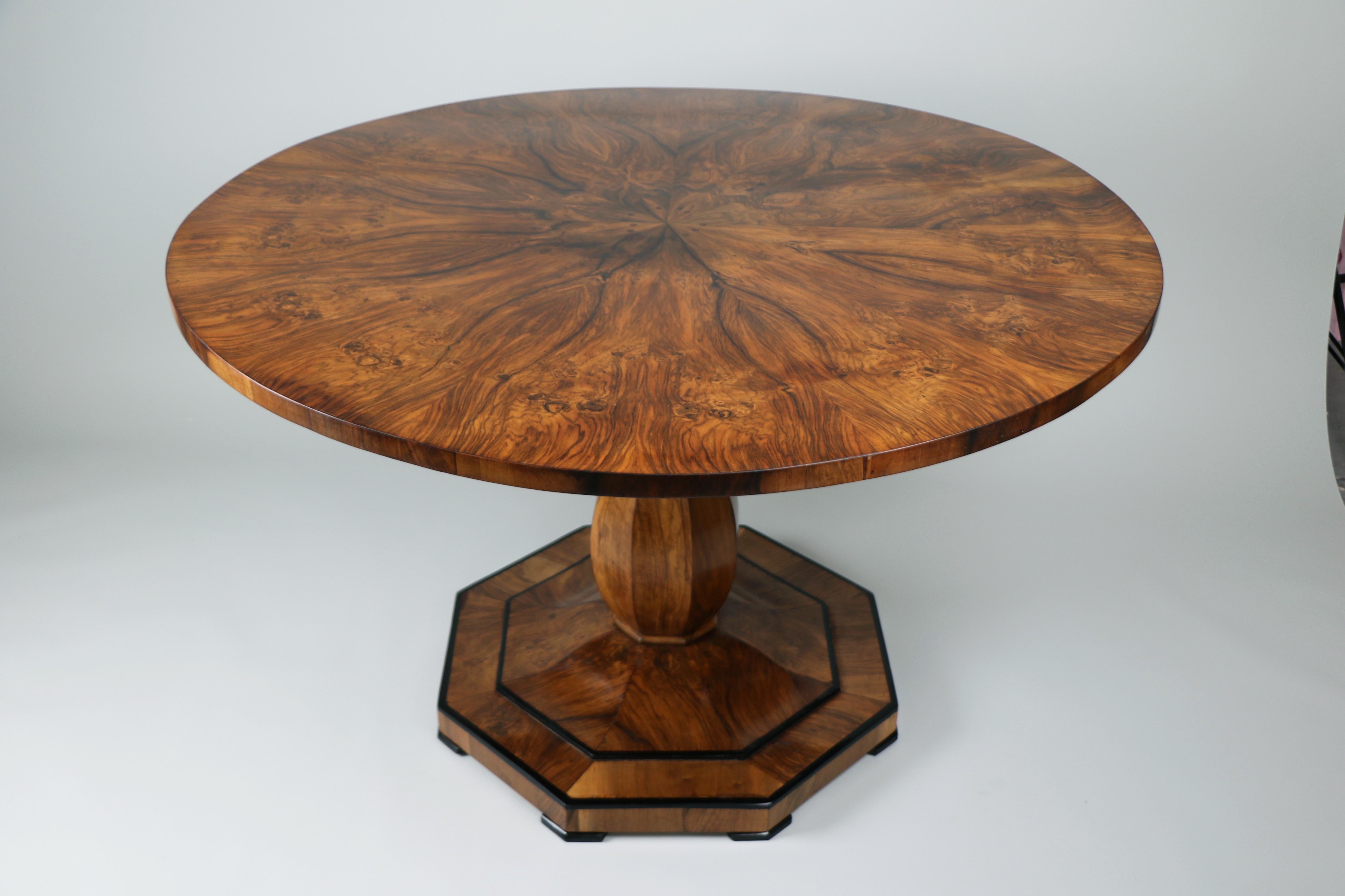 19th Century Fine Large Salon Biedermeier Table. Vienna, c. 1825. For Sale 9