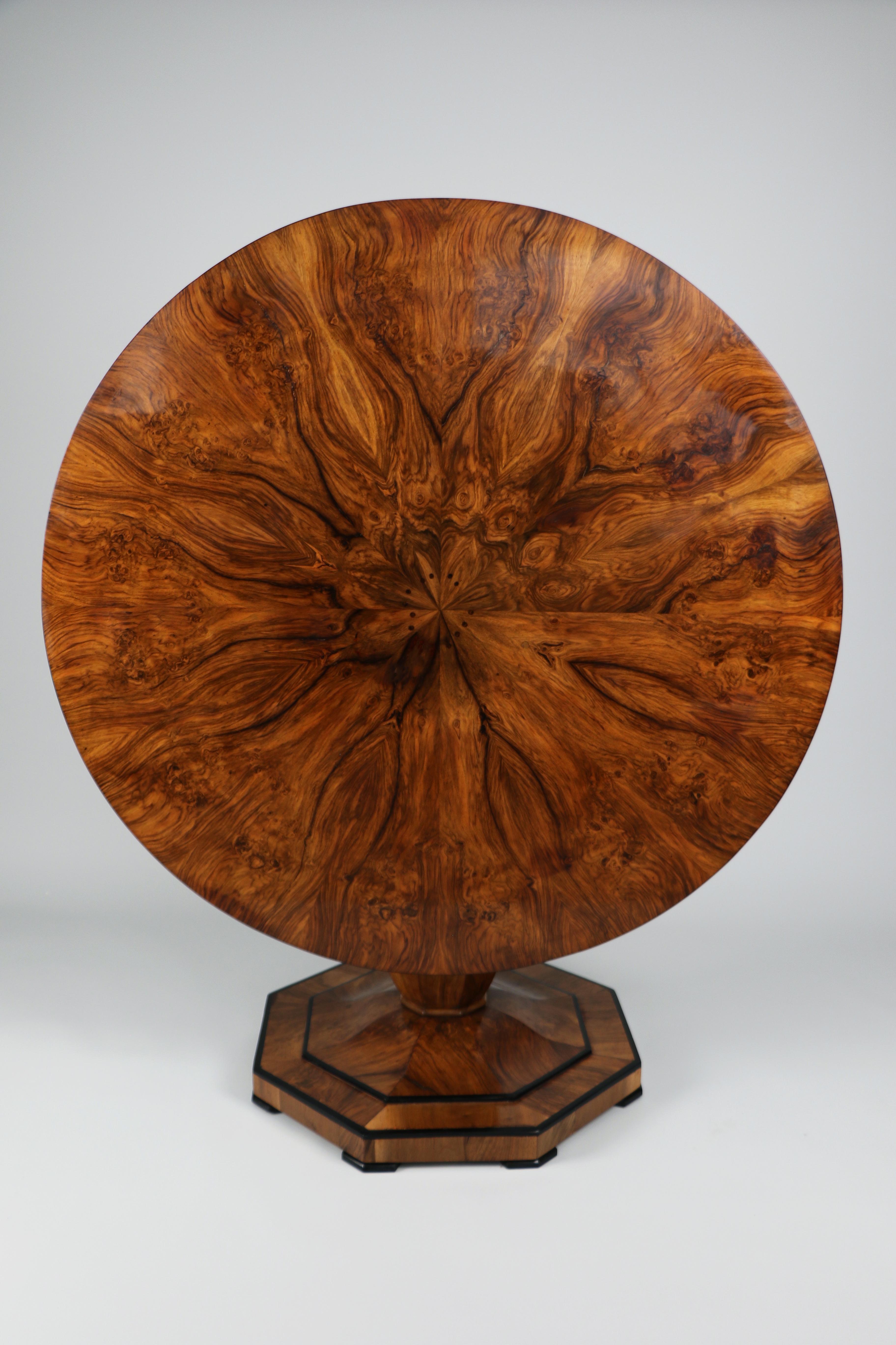 19th Century Fine Large Salon Biedermeier Table. Vienna, c. 1825. For Sale 1
