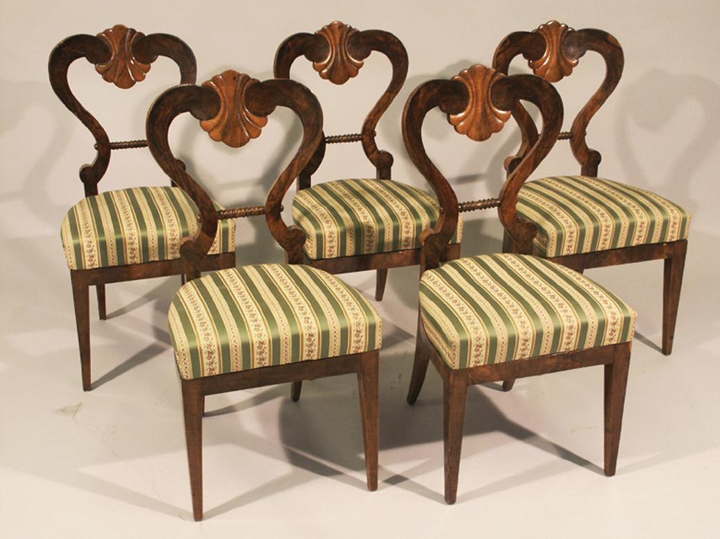 Autrichien 19ème siècle - Bel ensemble de cinq chaises Biedermeier. Vienne, vers 1825. en vente