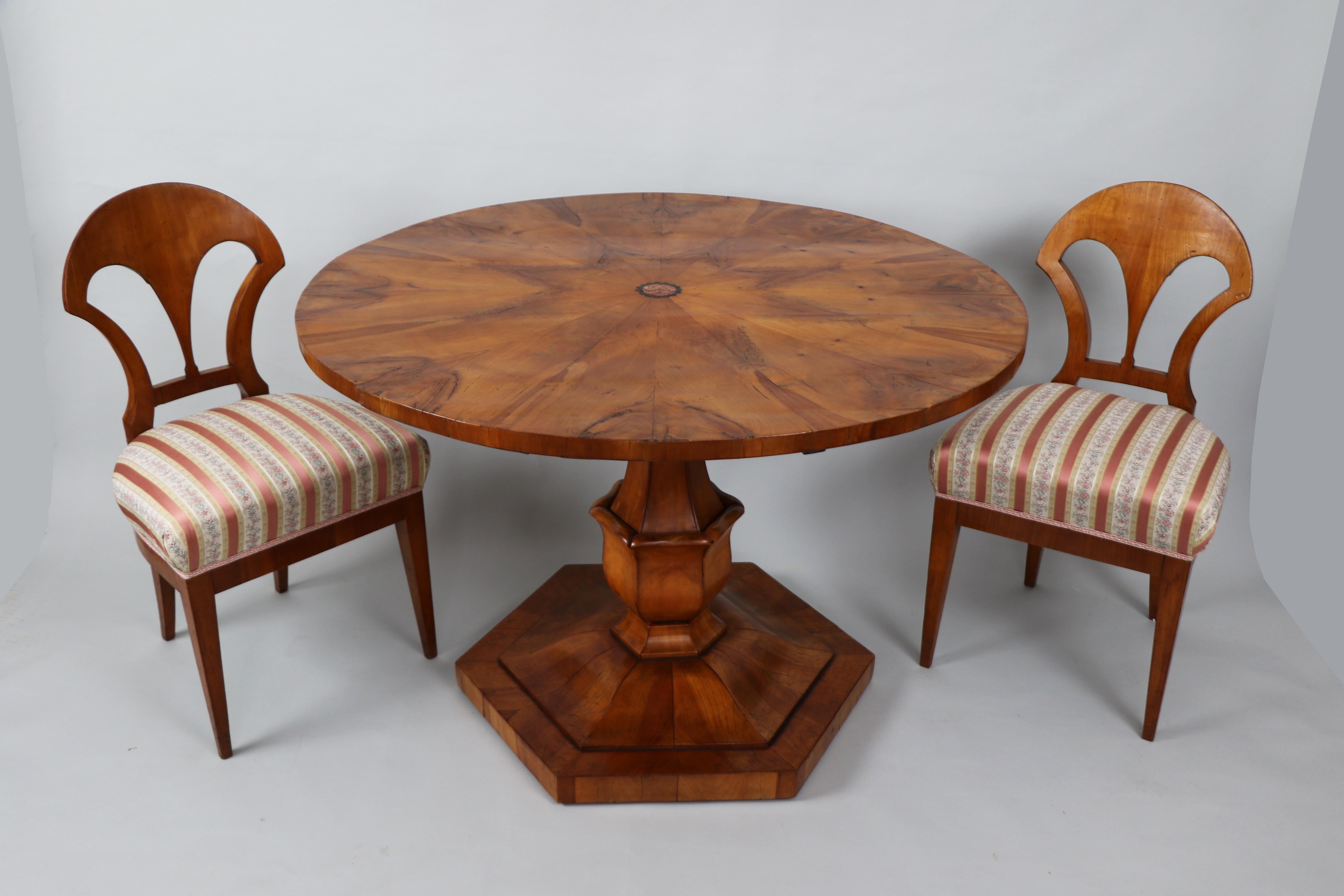 Autrichien Ensemble de quatre chaises Biedermeier du 19ème siècle Vienne, vers 1825. en vente