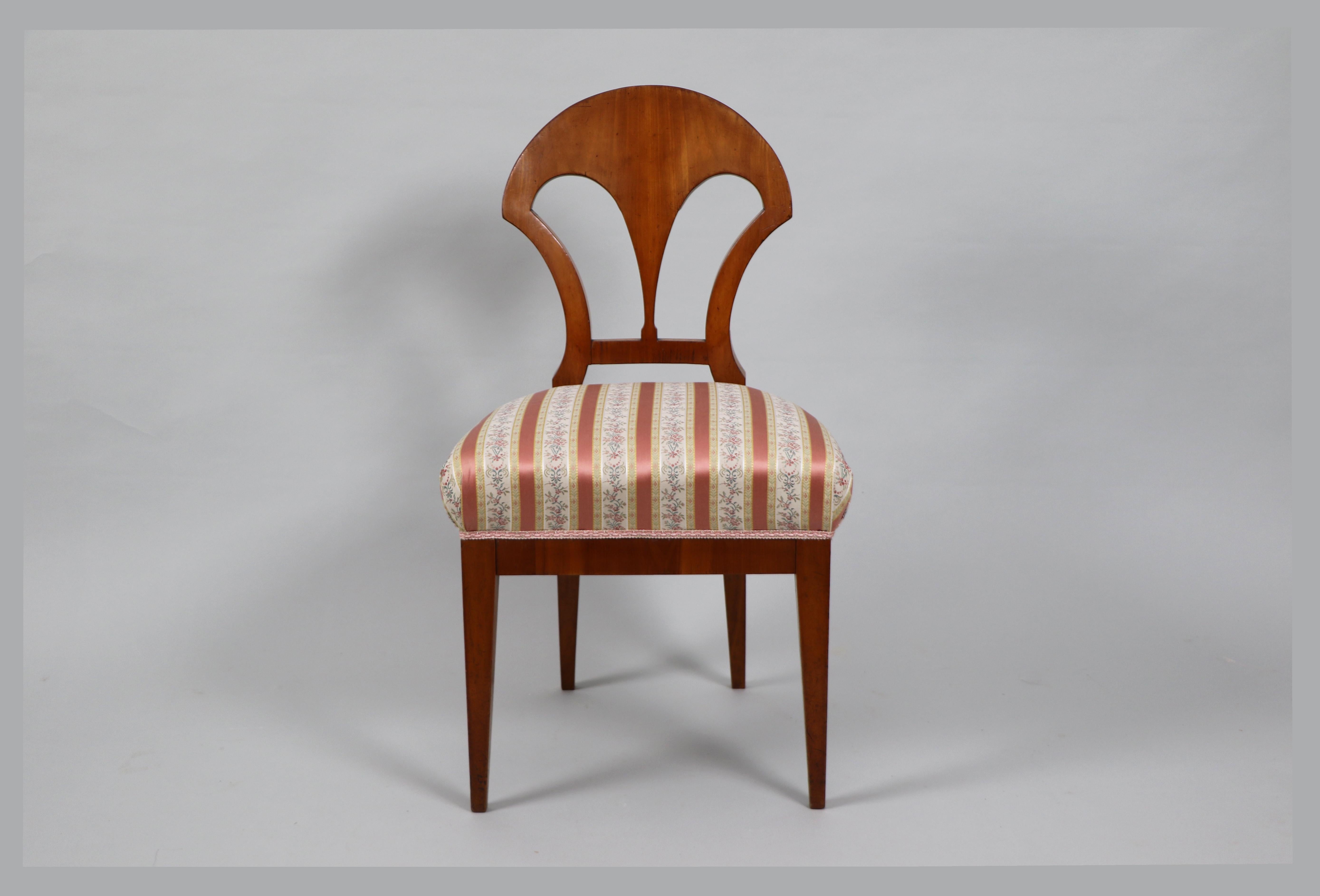 Poli Ensemble de quatre chaises Biedermeier du 19ème siècle Vienne, vers 1825. en vente