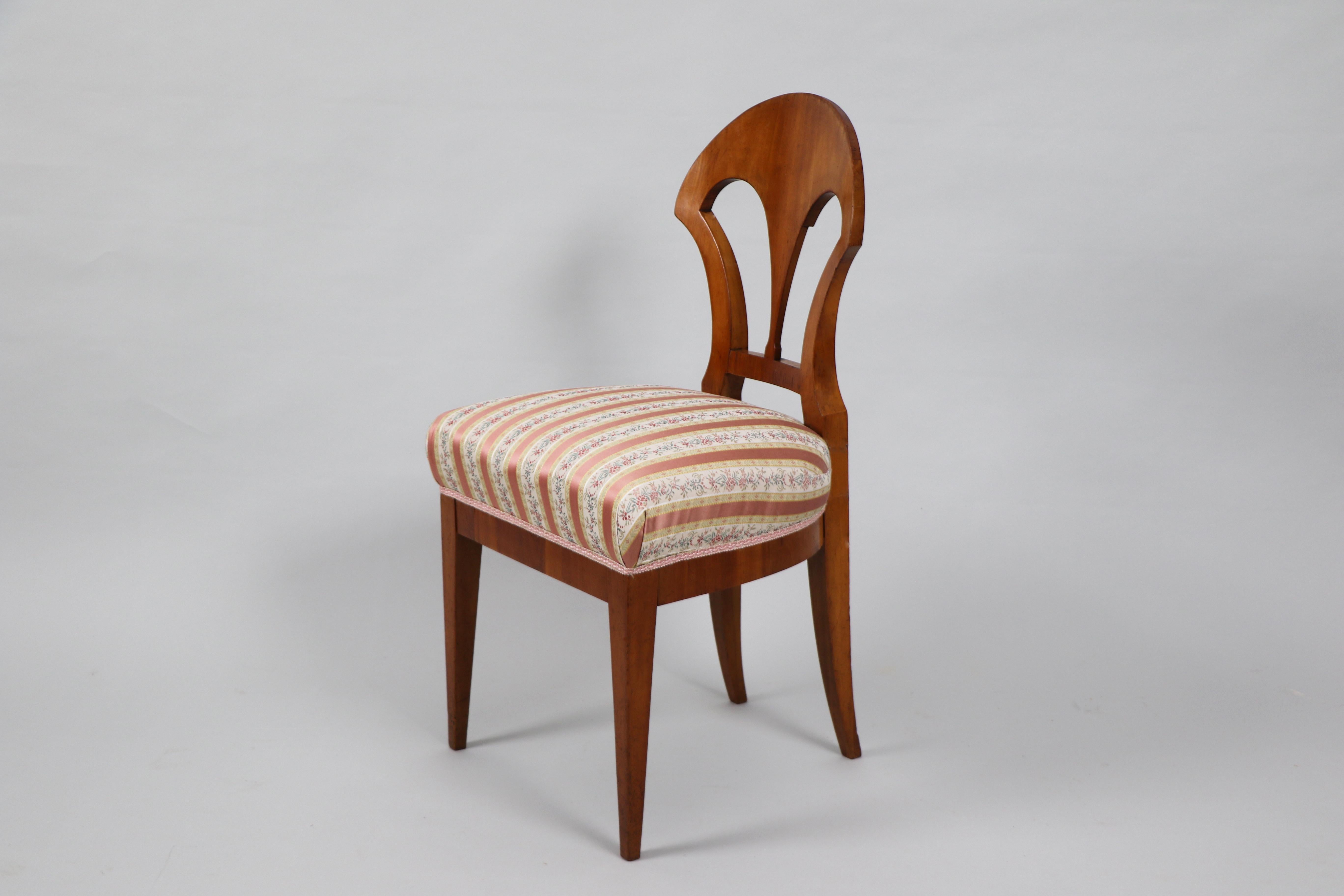 XIXe siècle Ensemble de quatre chaises Biedermeier du 19ème siècle Vienne, vers 1825. en vente
