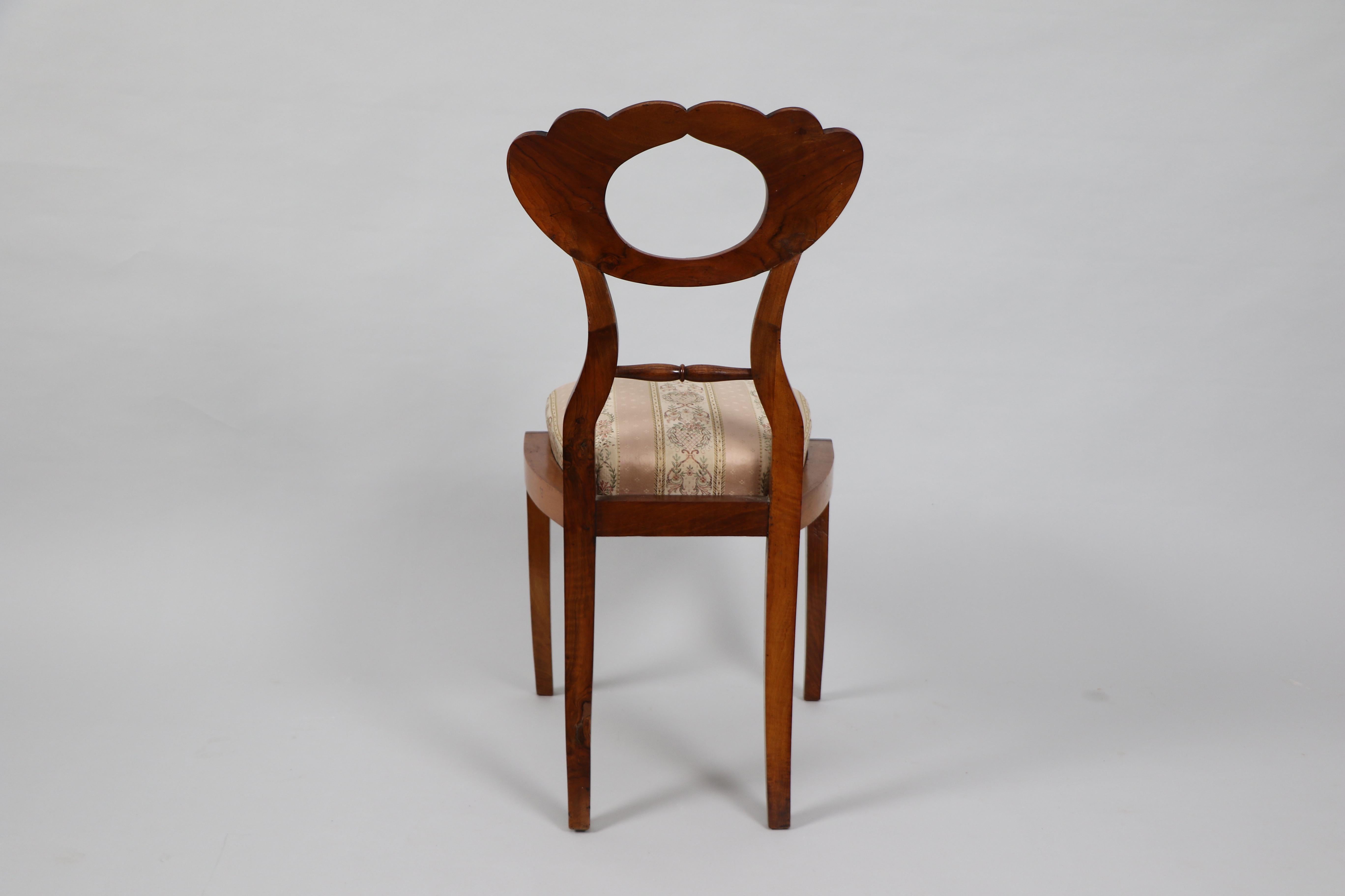 Ensemble de quatre chaises Biedermeier du 19ème siècle Vienne, vers 1825. en vente 1