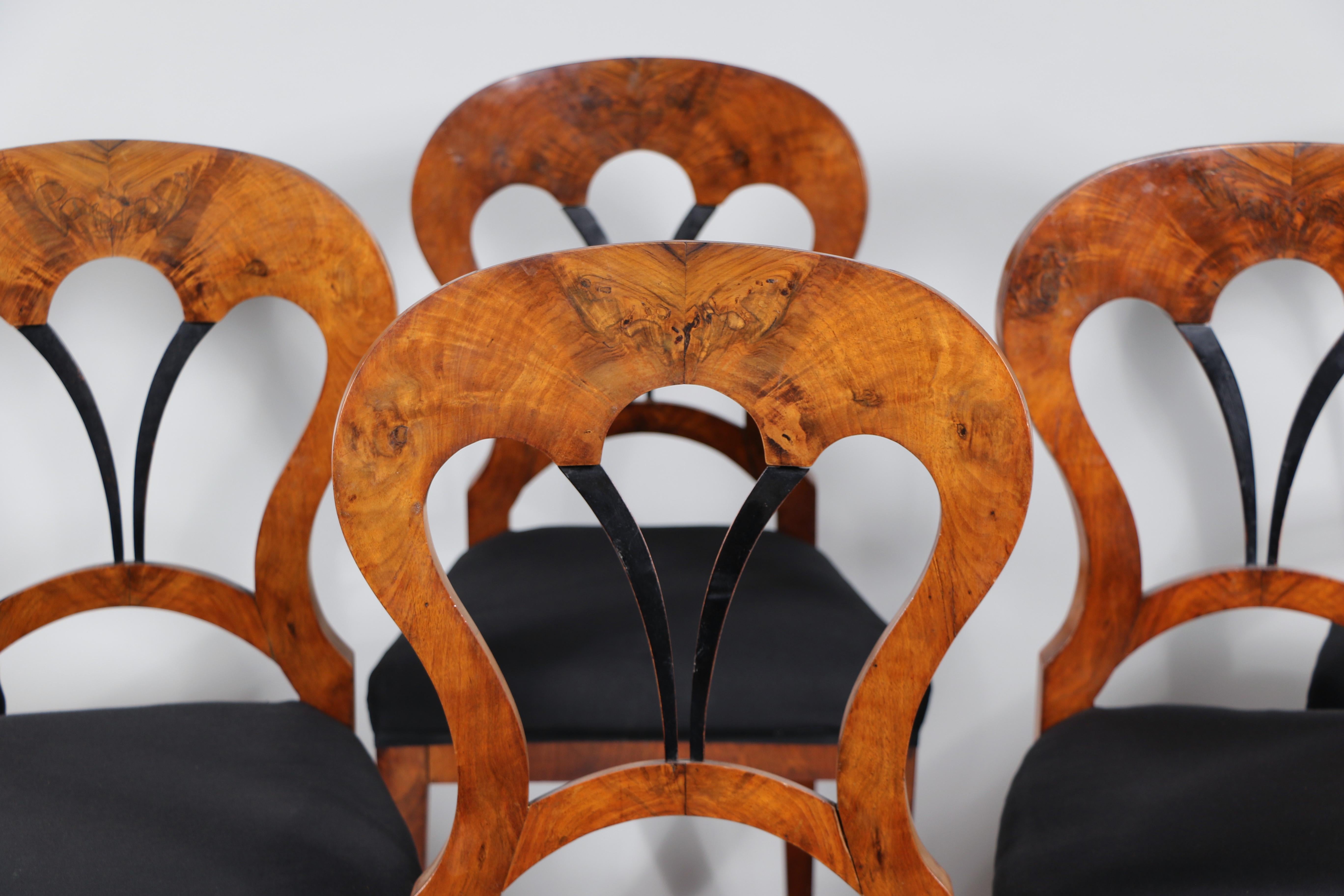 19th Century Set of Six Biedermeier Walnut Chair. Vienna, c. 1825. For Sale 7