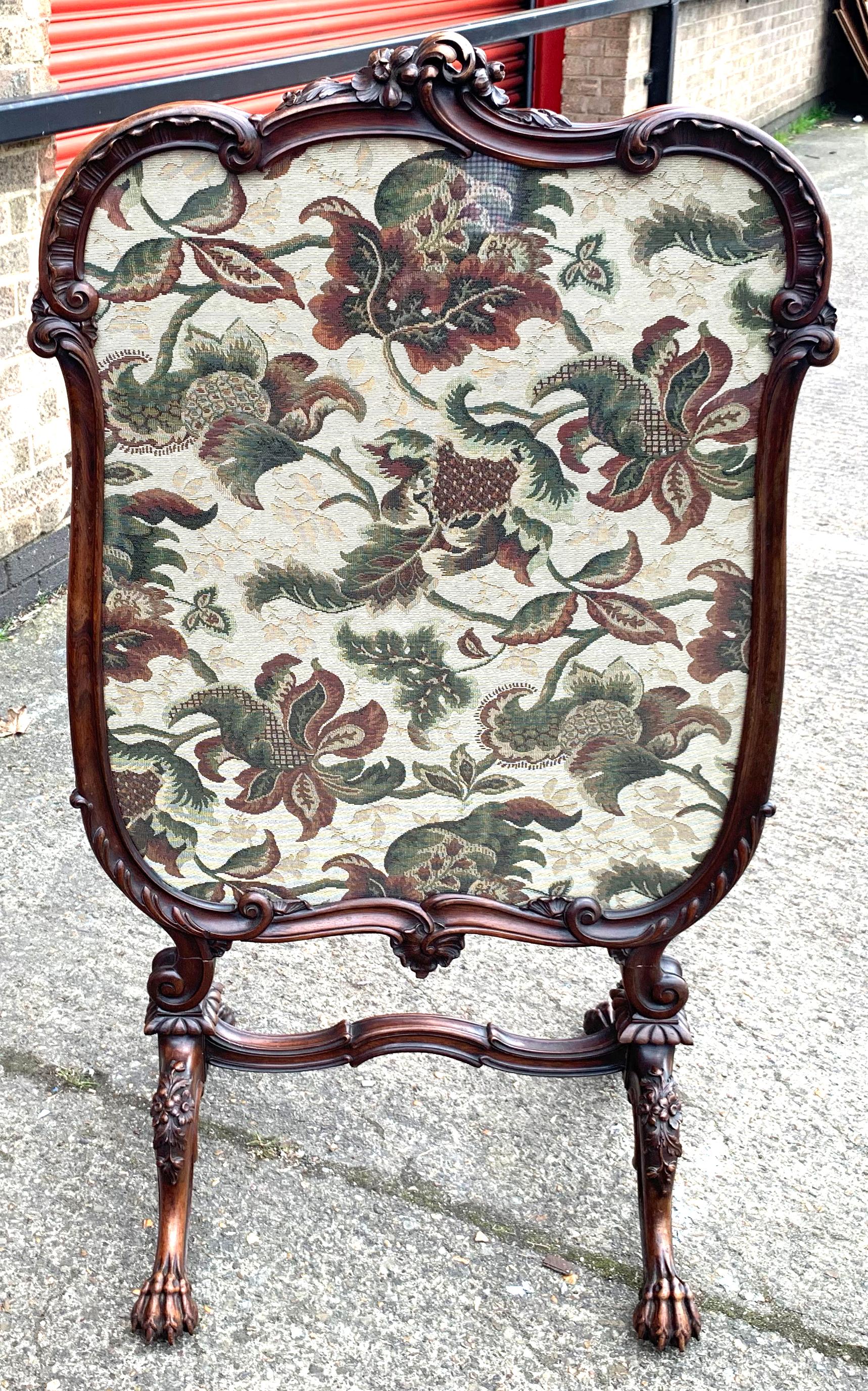 English 19th Century Fine Tapestry Firescreen in a Carved Walnut Fram For Sale
