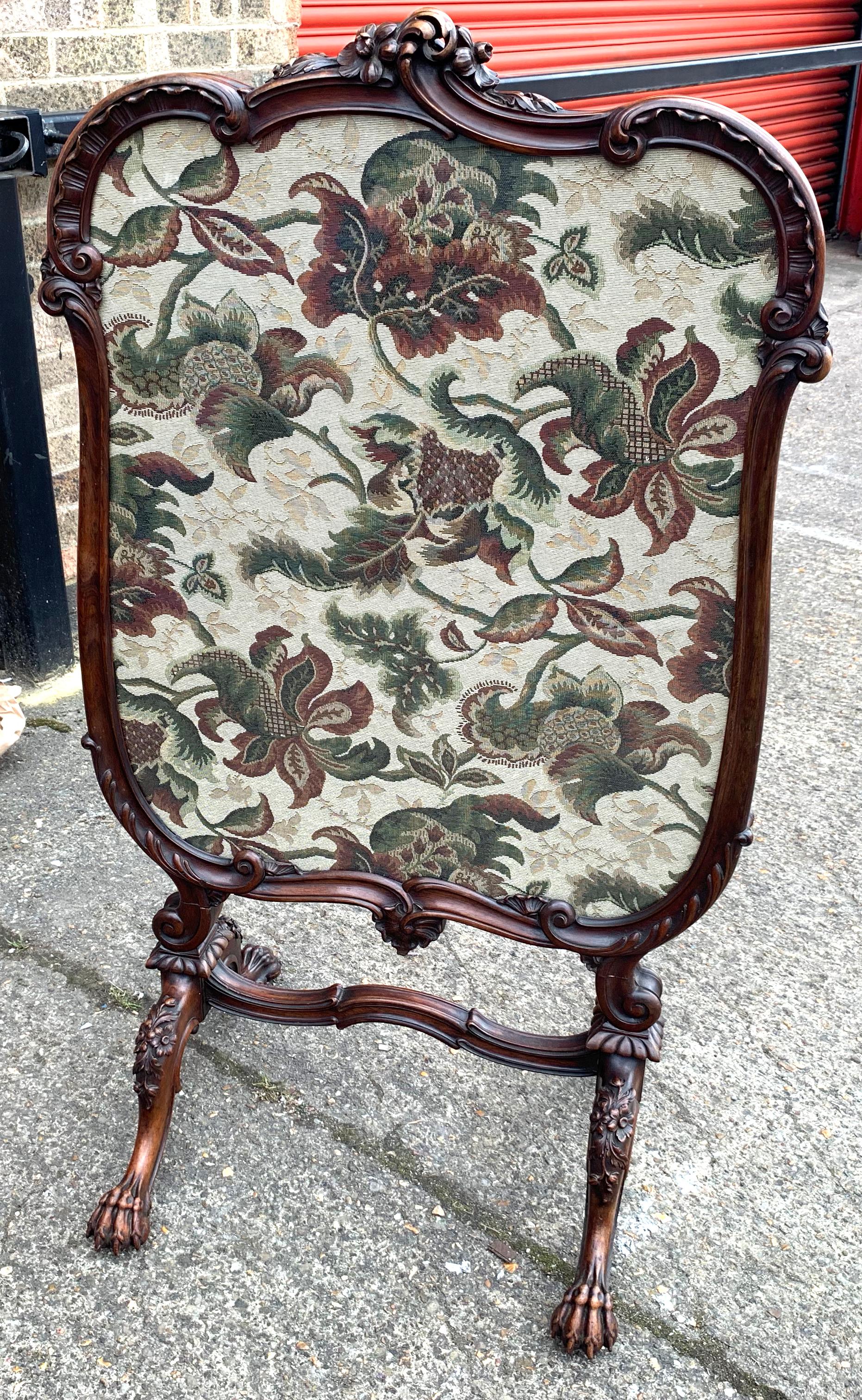 Hand-Crafted 19th Century Fine Tapestry Firescreen in a Carved Walnut Fram For Sale