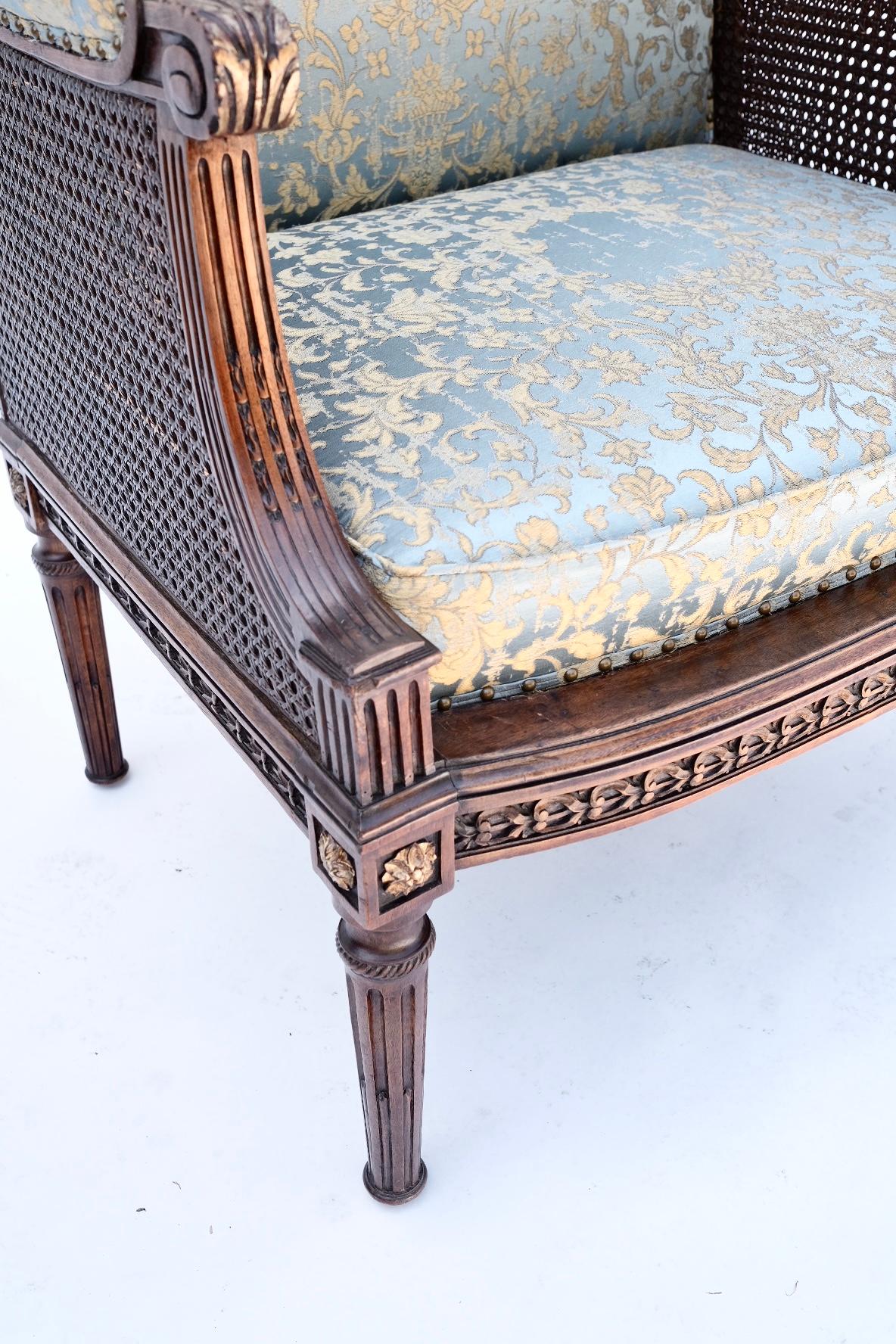 Fein geschnitzter französischer Sessel aus dem 19. Jahrhundert (Louis XVI.) im Angebot