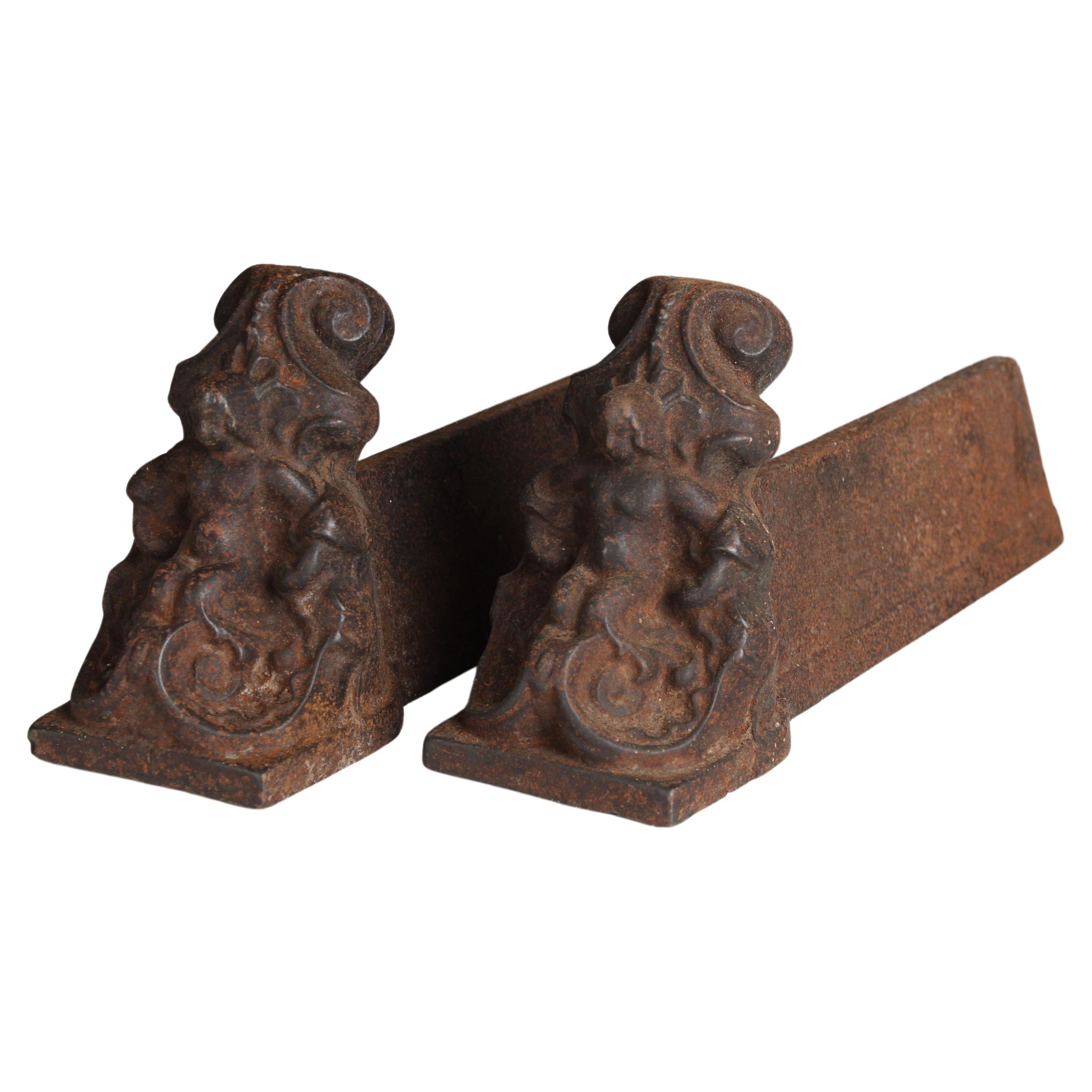 Feuerböcke, Feuerböcke des 19. Jahrhunderts, Feuerböcke, gekrönte Figur, Gusseisen, 35 cm im Angebot