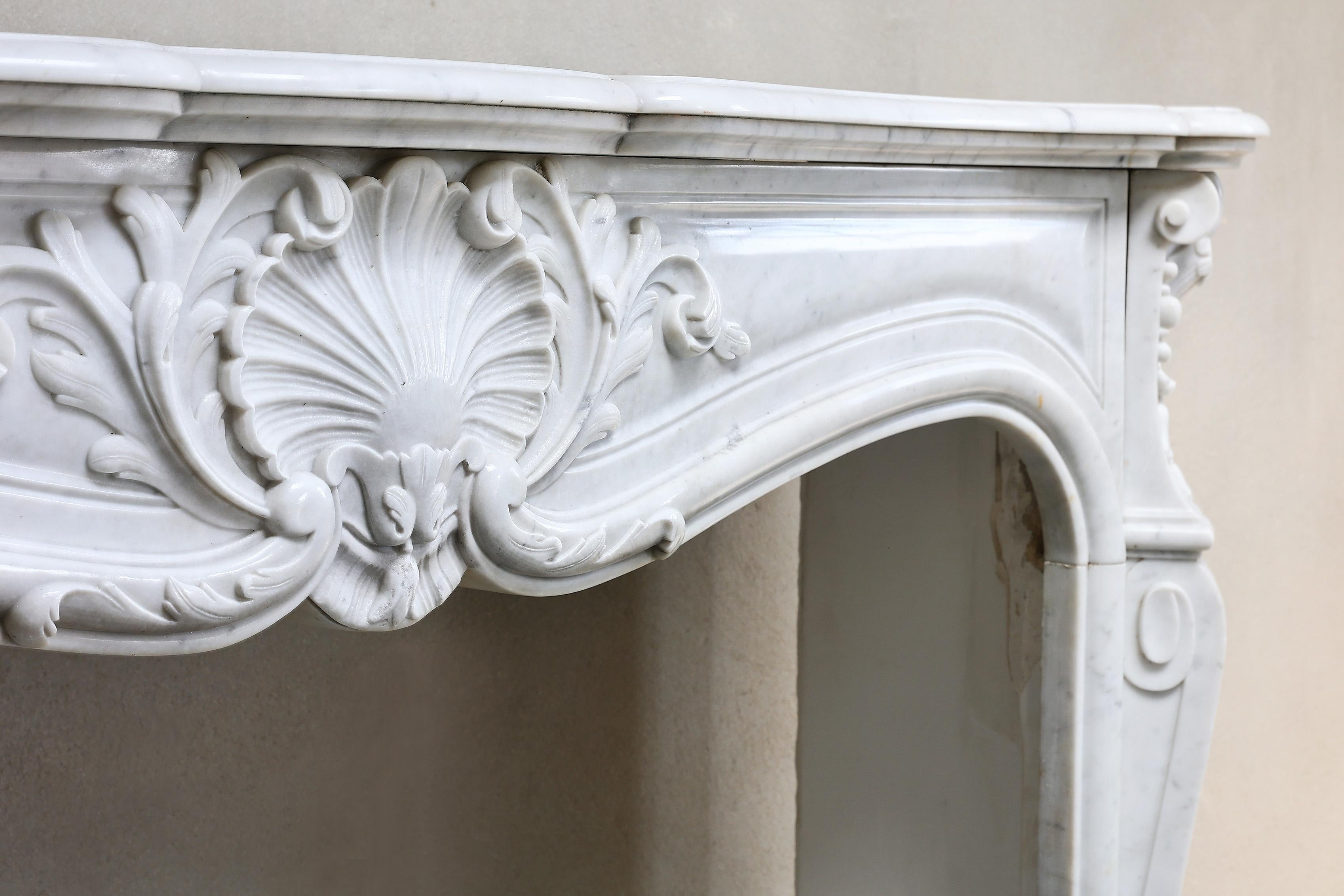 19th Century Fireplace in Style of Louis XV of Carrara Marble In Good Condition In Made, NL