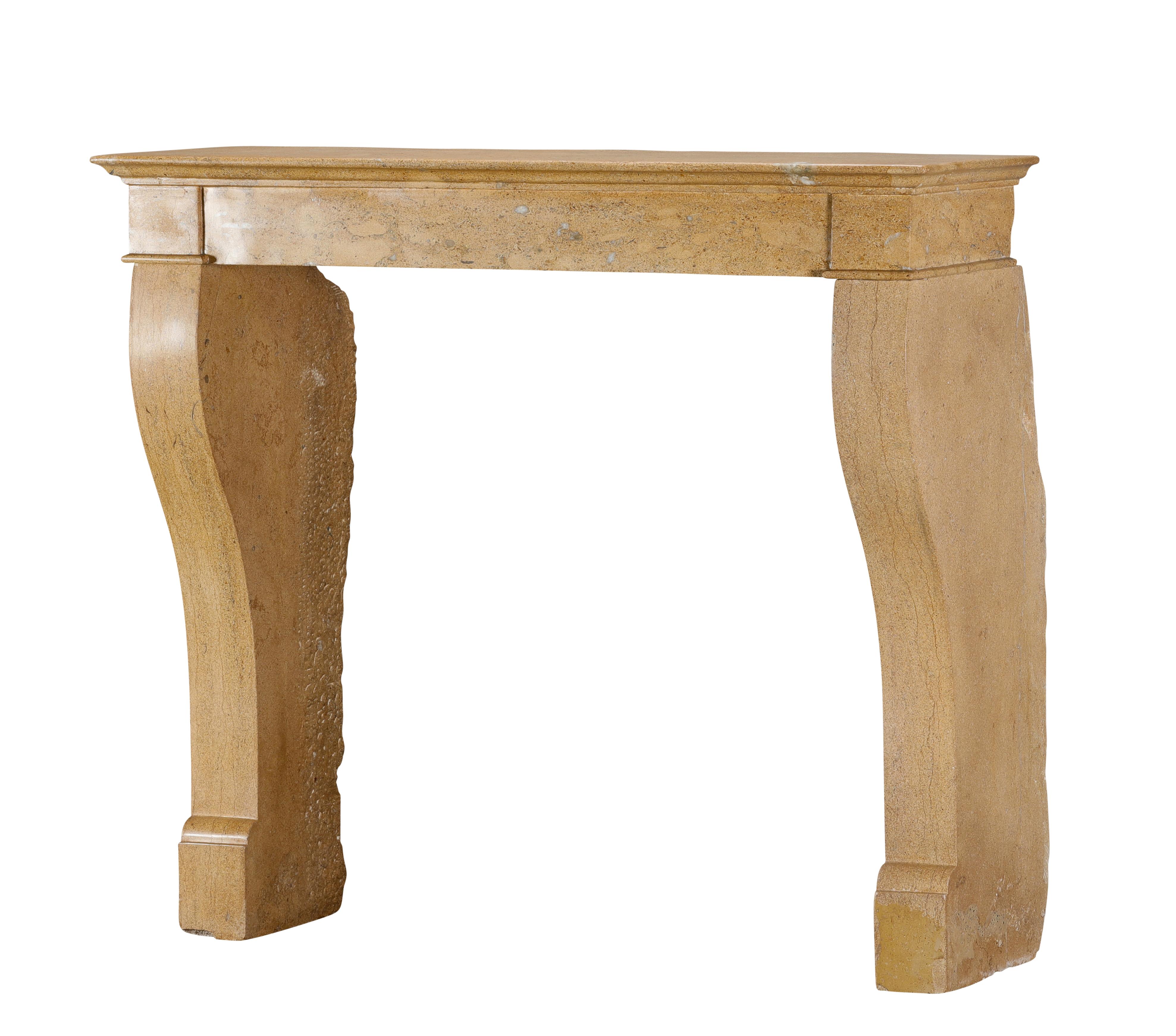 Pietra Camino del XIX secolo in pietra beige bionda lucida - Focolare quadrato in vendita