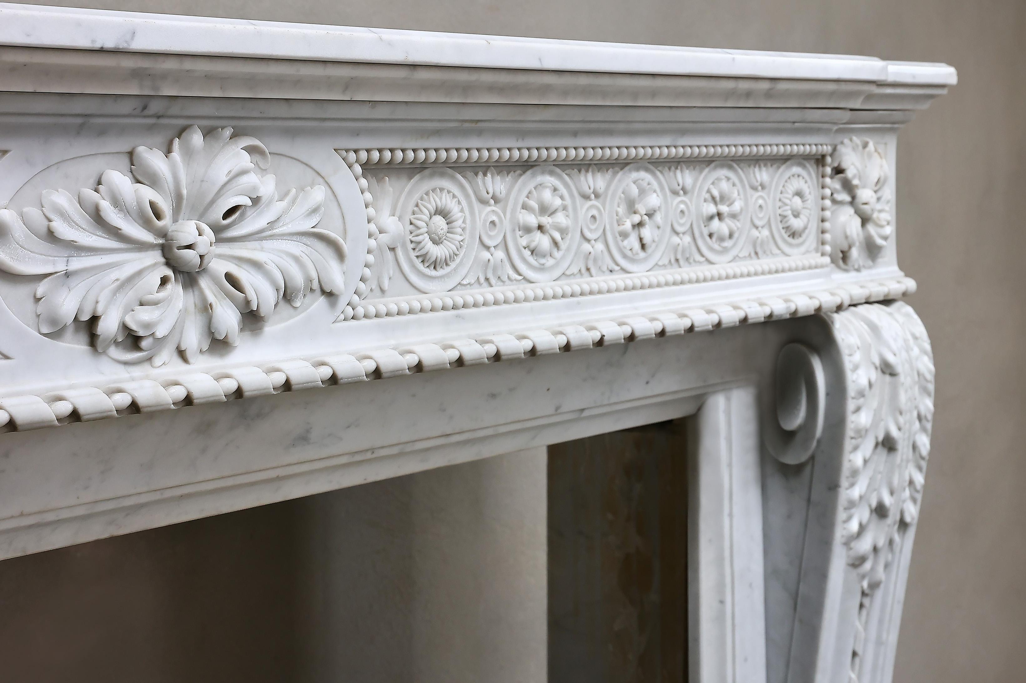 Antique Marble Fireplace Surround  Carrara Marble  Louis XVI  19th Century In Good Condition For Sale In Made, NL