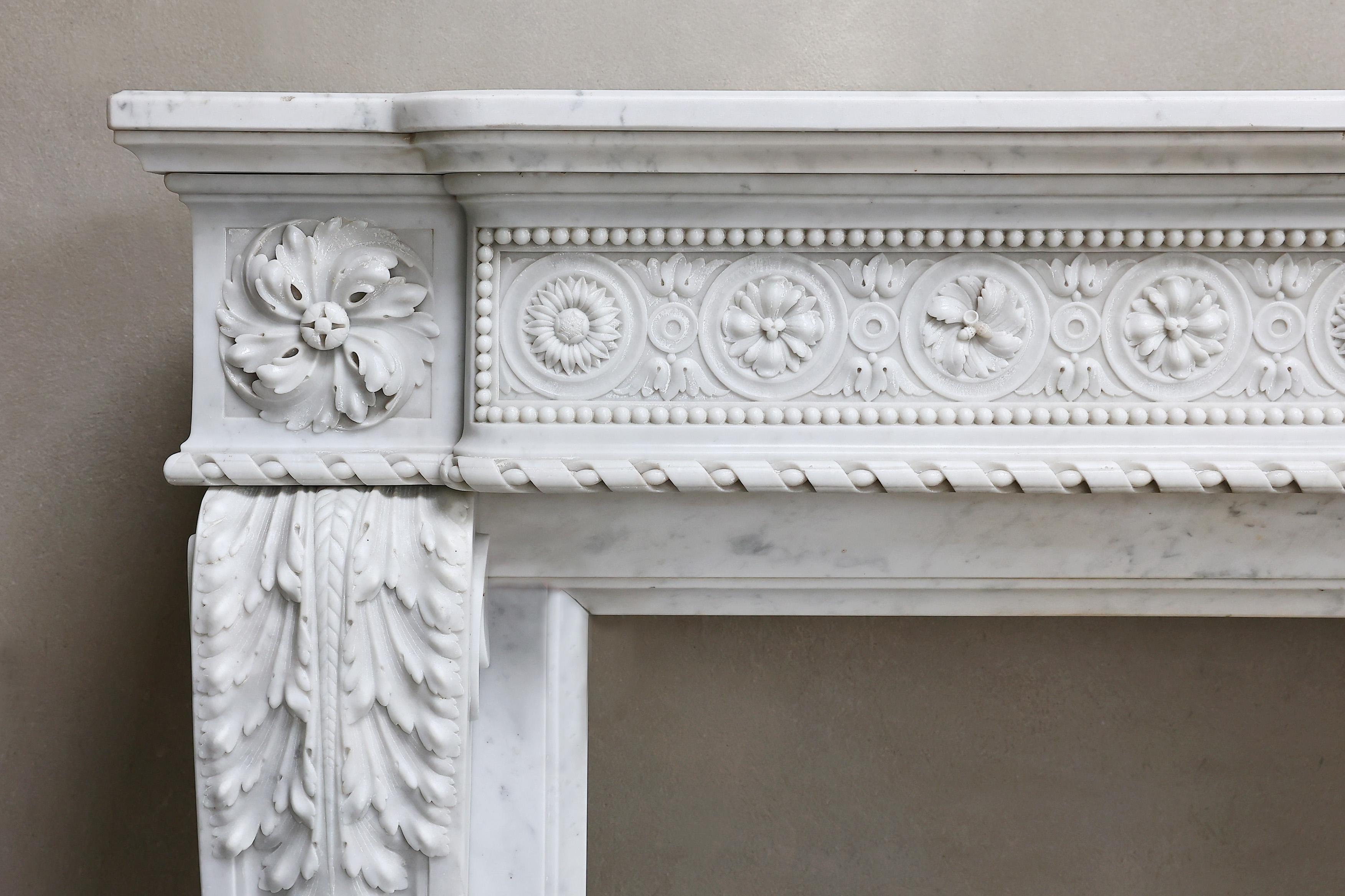 Antike Marmor-Kaminumrandung  Carrara-Marmor  Ludwig XVI.  19. Jahrhundert im Zustand „Gut“ im Angebot in Made, NL