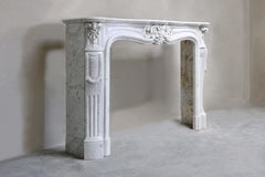Kamin aus Carrara-Marmor aus dem 19. Jahrhundert – Louis XV.-Stil