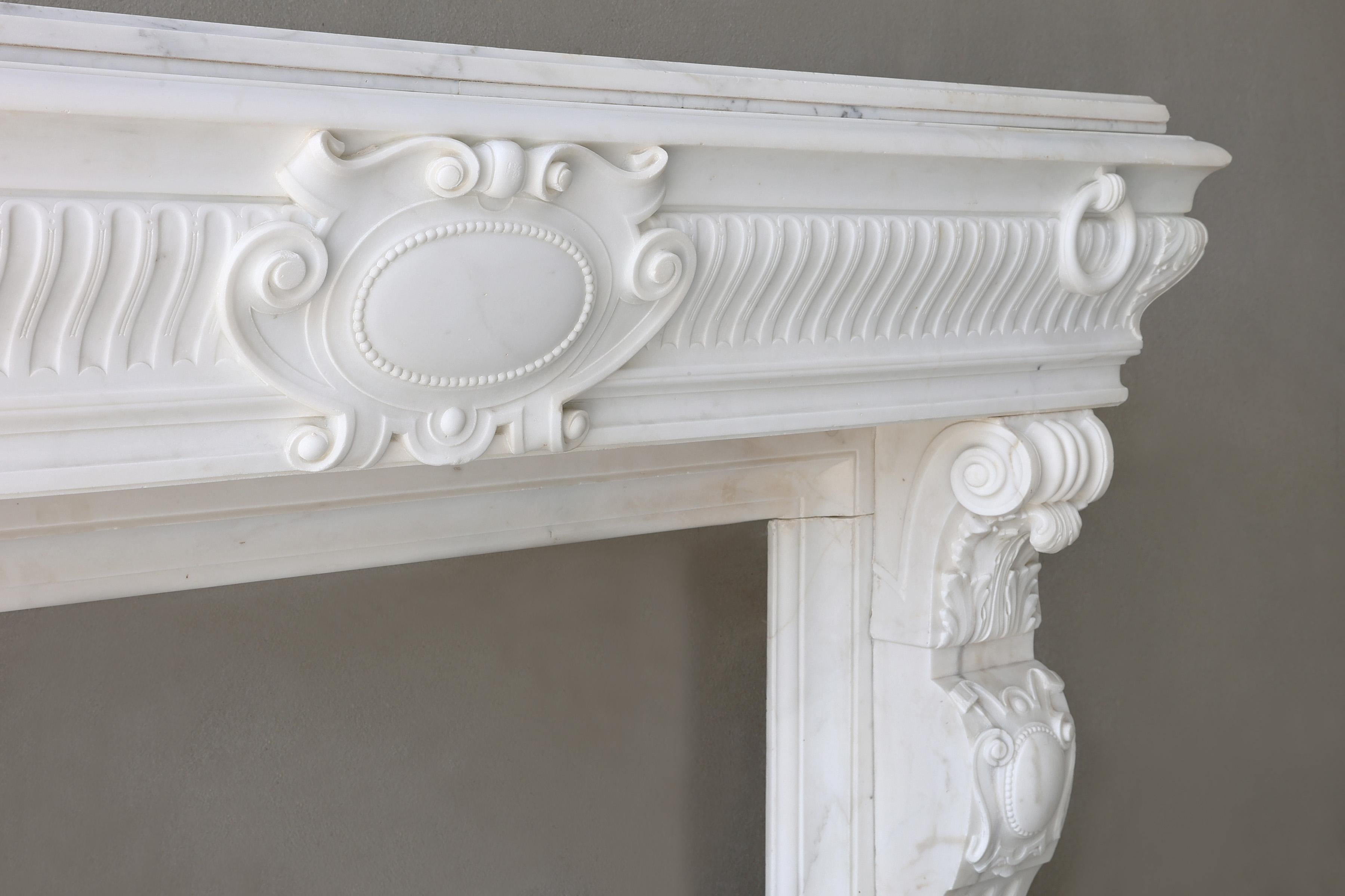 19th century Fireplace of Carrara marble - Louis XVI style In Good Condition For Sale In Made, NL