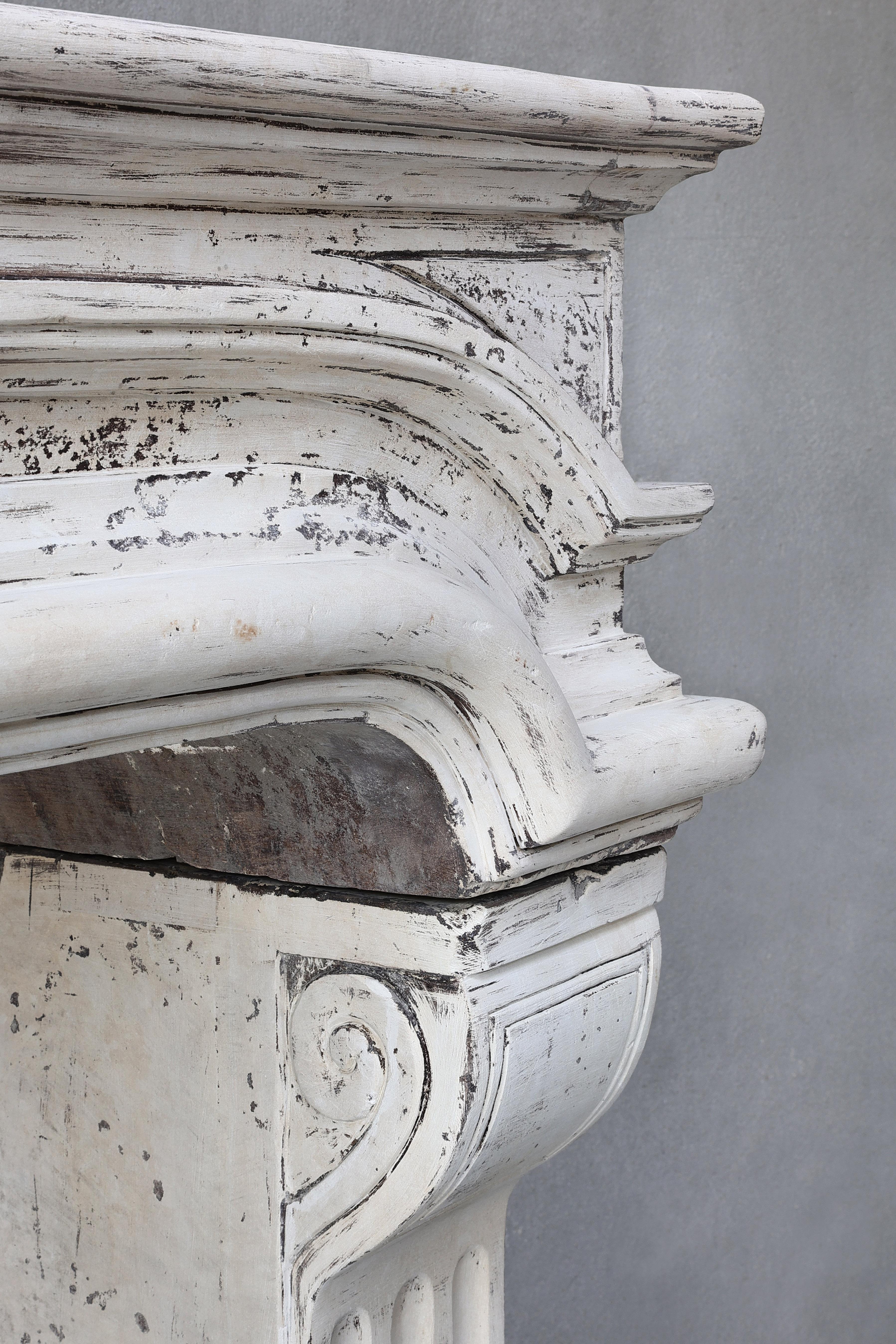 Beautifful 19th Century Fireplace of French Limestone in Style of Louis XIV For Sale 6