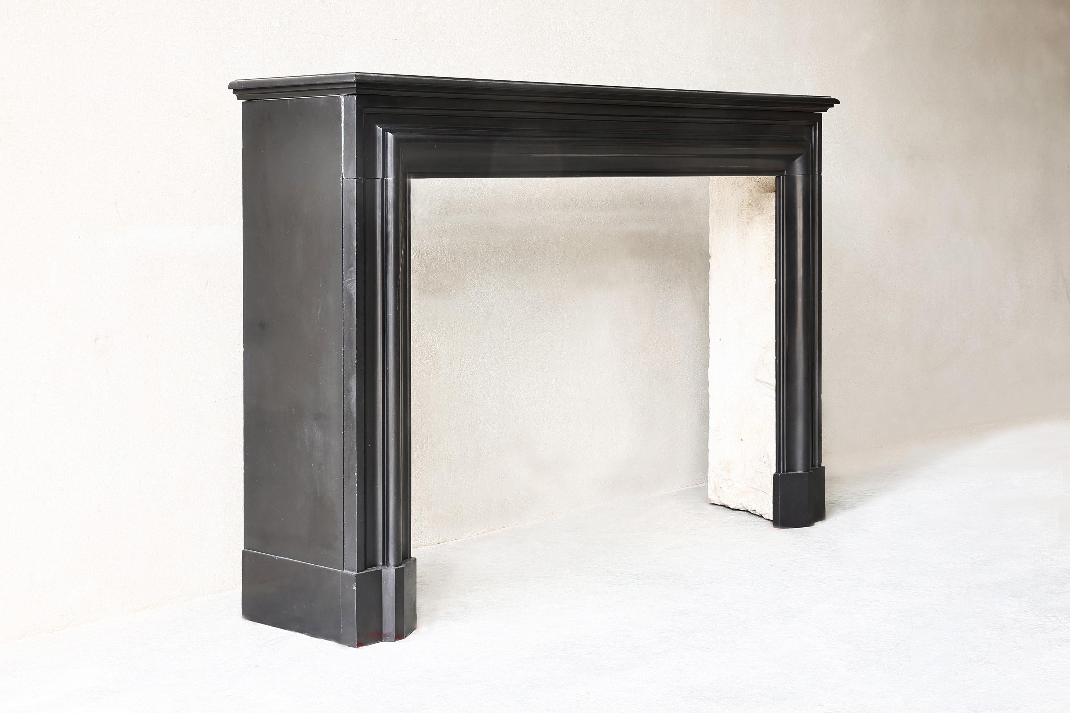 Beautiful antique mantelpiece made of black marble, called Noir de Mazy. This beautiful type of marble comes from Belgium, but is becoming increasingly rare, because the quarries where this 'black gold' was extracted are now closed. This black