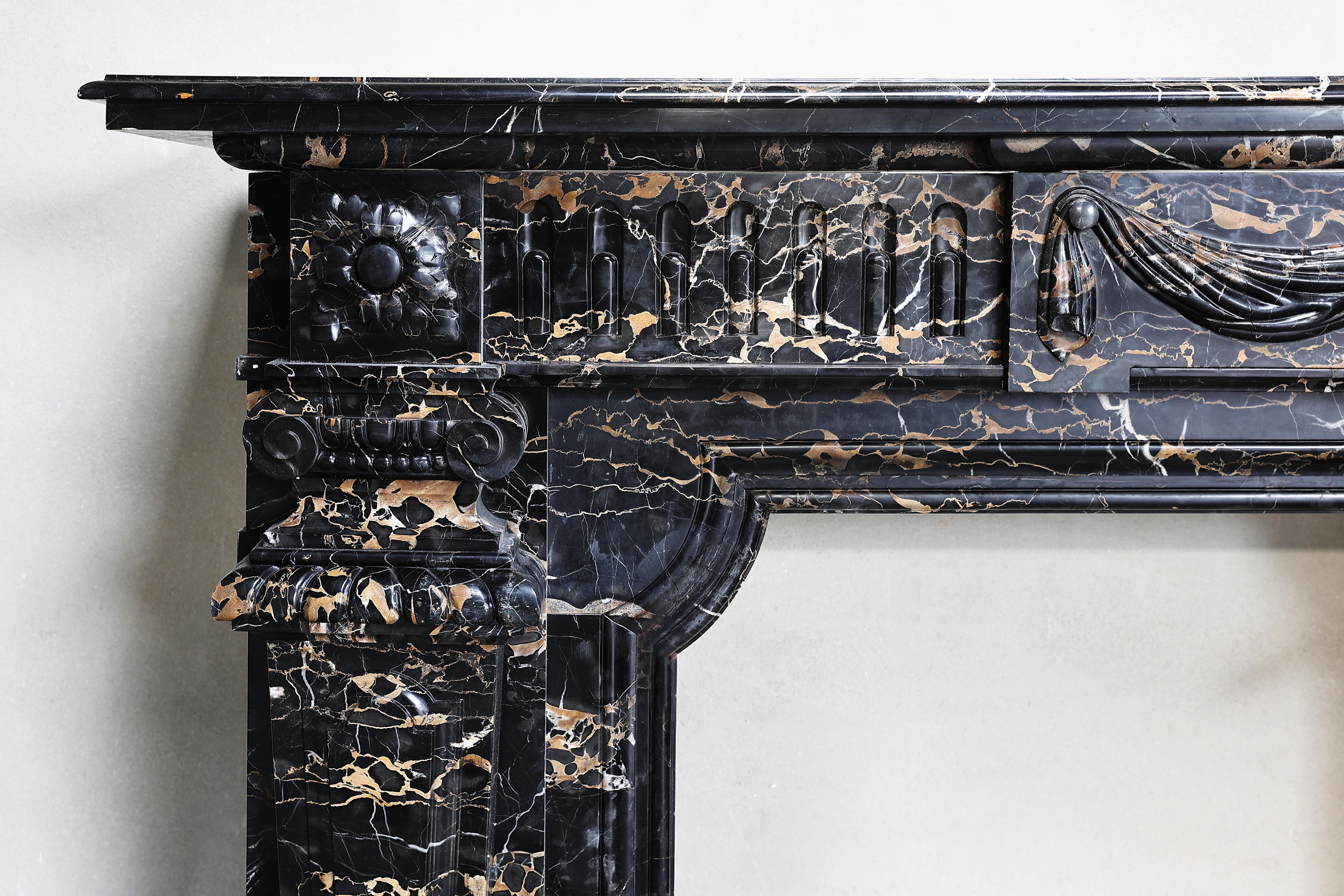 19th Century Fireplace of Portoro Marble in Style of Louis XVI In condizioni buone in vendita a Made, NL