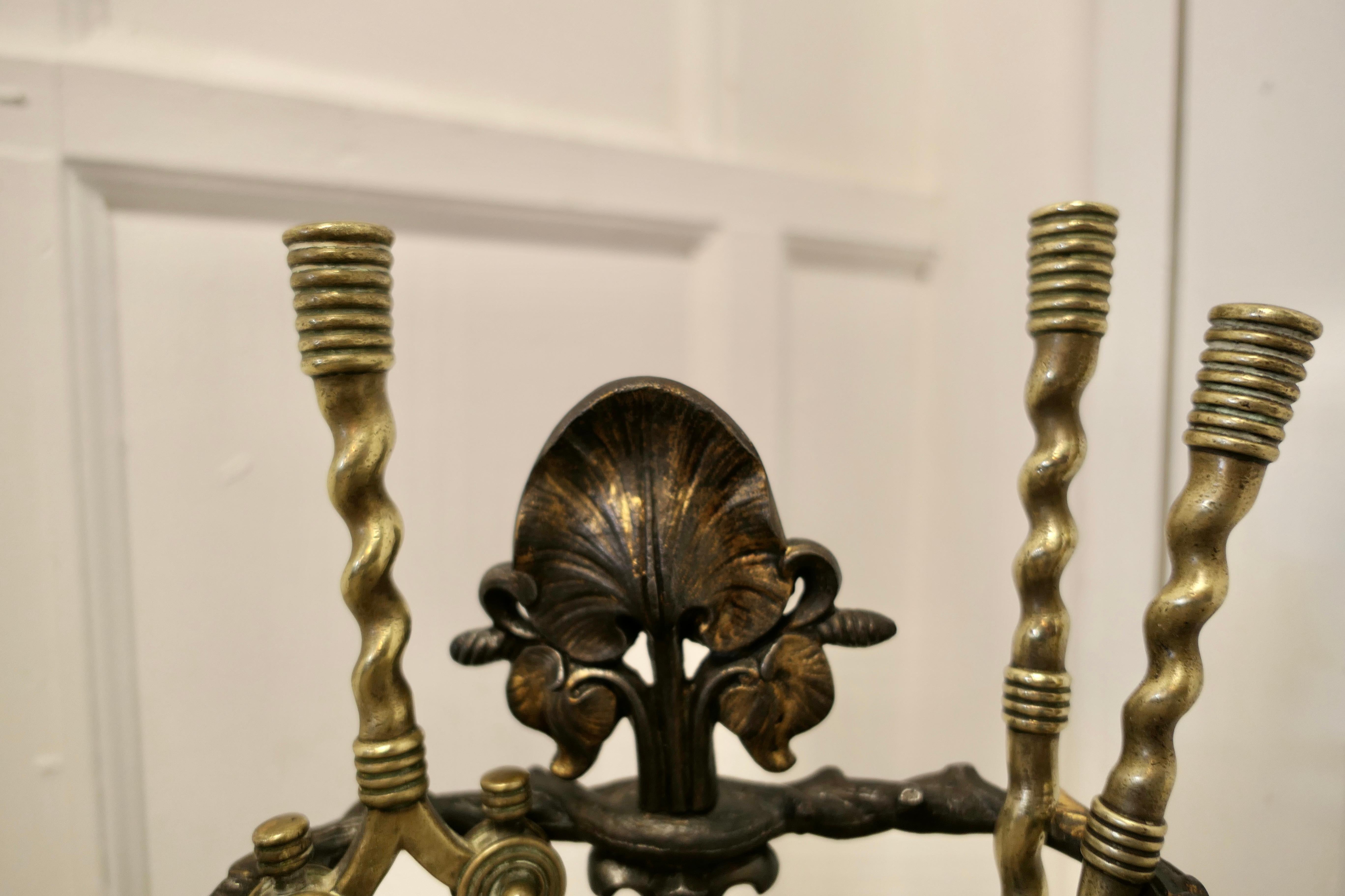 Début du 20ème siècle  Ensemble d'accessoires de cheminée du 19ème siècle, outils de cheminée avec grenouilles    en vente