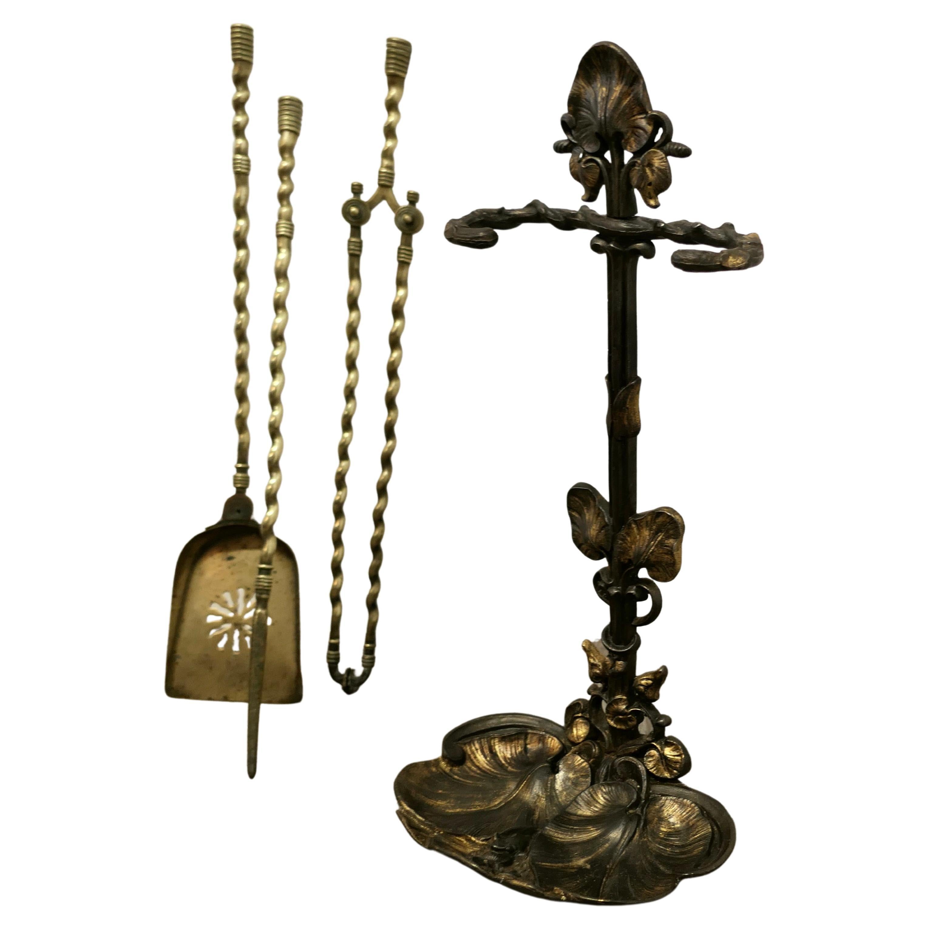  Ensemble d'accessoires de cheminée du 19ème siècle, outils de cheminée avec grenouilles    en vente