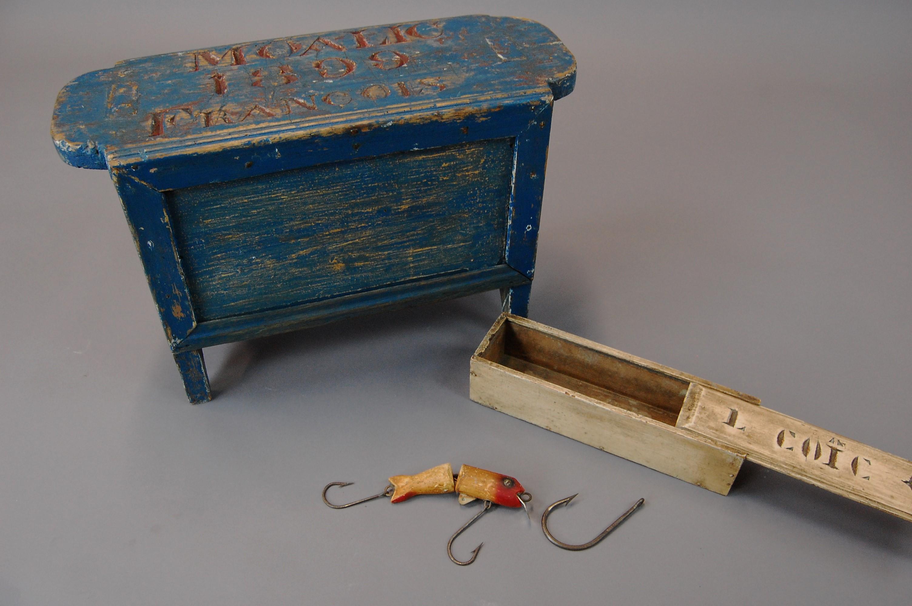Fischerhocker und Tacklebox aus dem 19. Jahrhundert (Holz) im Angebot