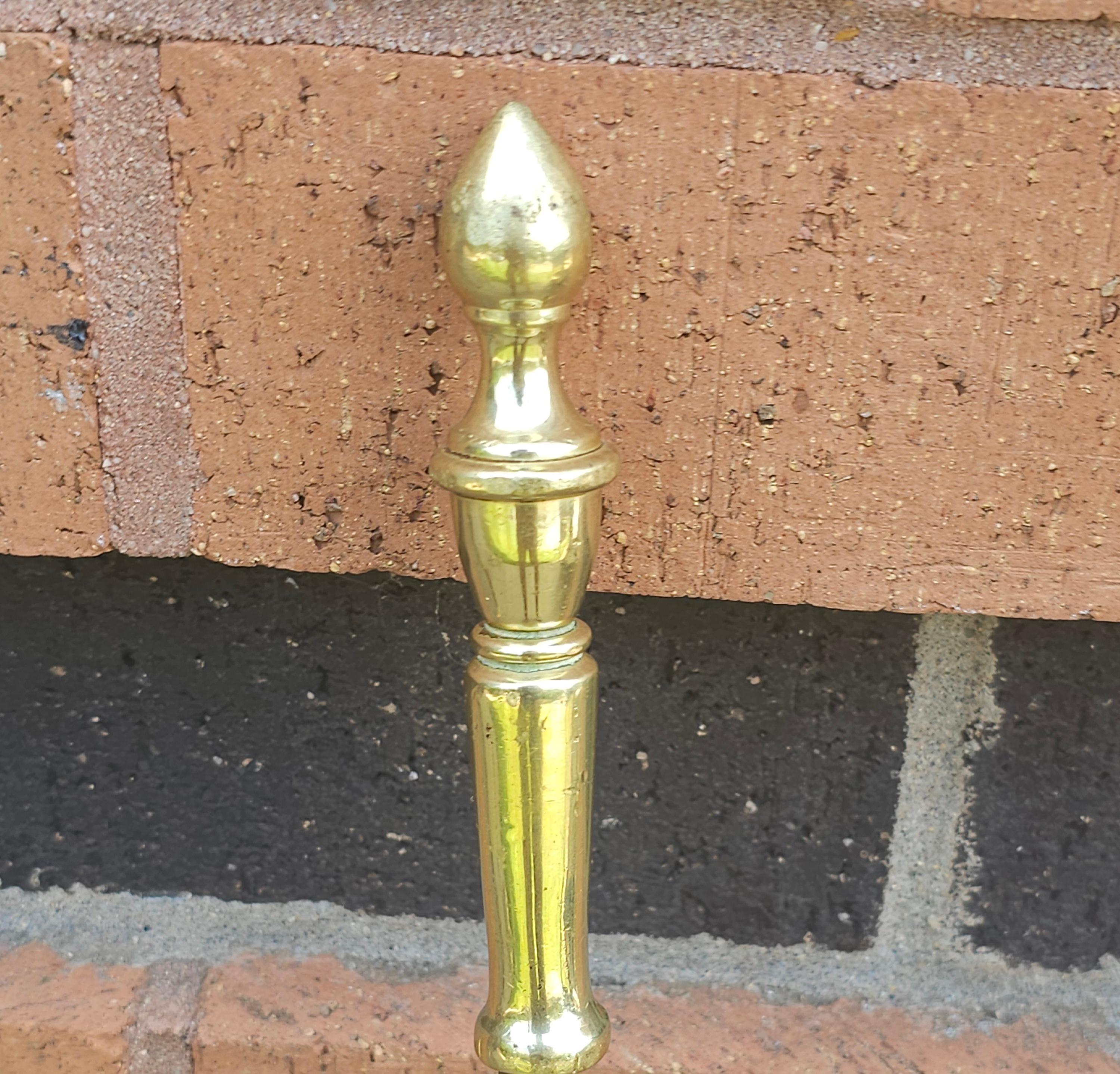 Set di attrezzi per caminetto in ottone fuso del XIX secolo a cinque pezzi, di epoca edoardiana In condizioni buone in vendita a Germantown, MD