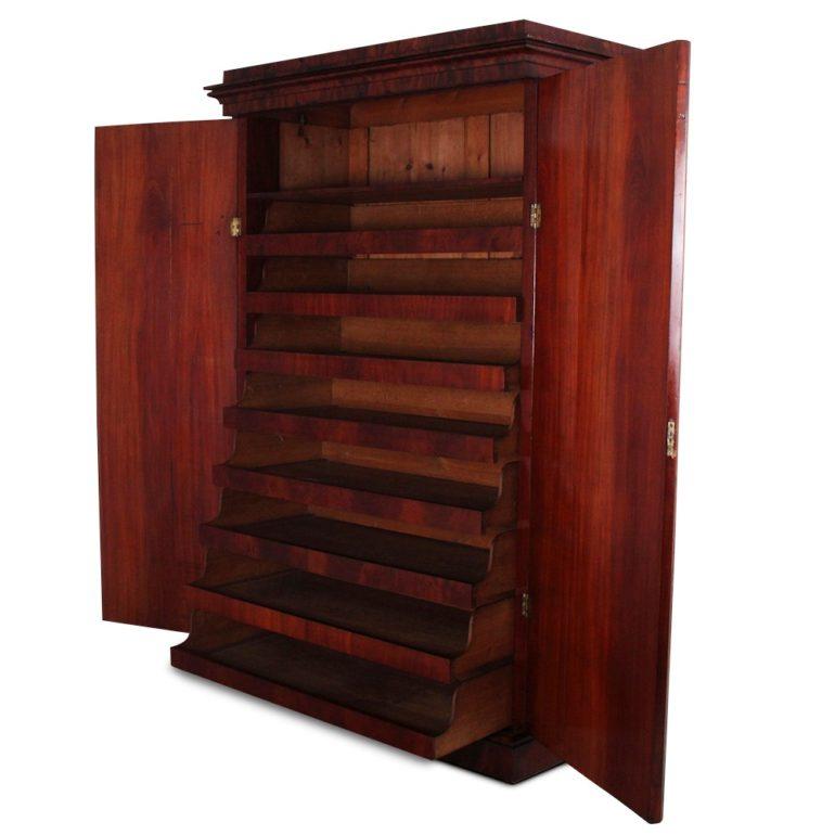 A Mid-19th Century, English two-door wardrobe or armoire, the doors with a dramatically-scalloped profile and veneered in highly-figured ‘plum pudding’ mahogany. The interior is nicely fitted with ten original pull-out drawers. Circa 1850.



 