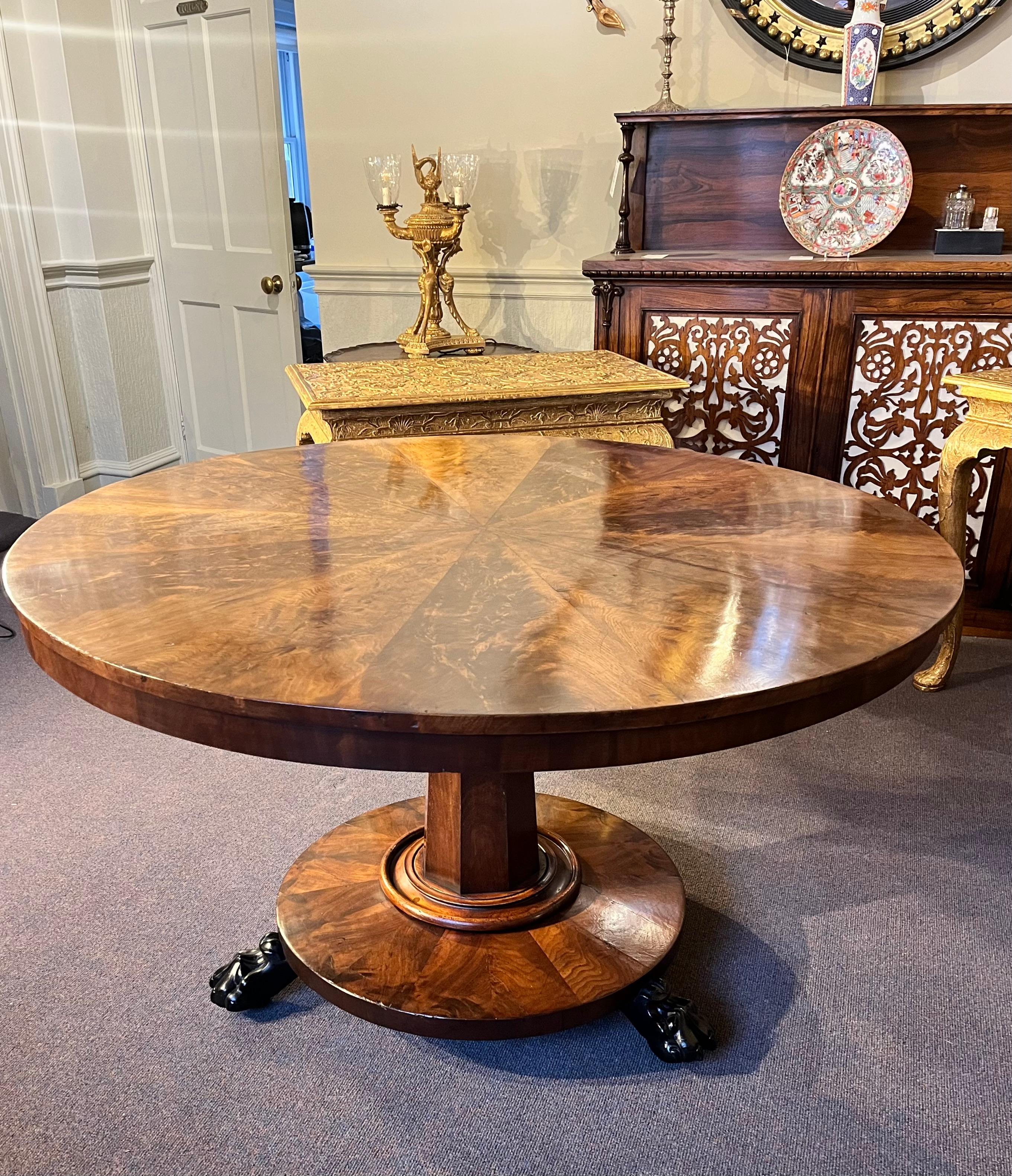 19th Century Flame mahogany circular center table For Sale 1