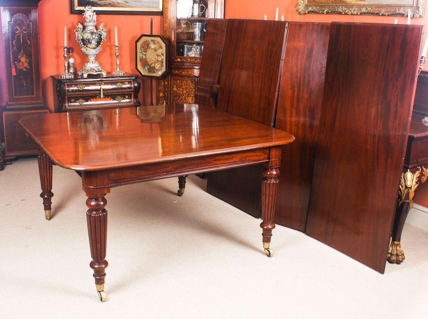 19th Century Flame Mahogany Extending Dining Table 4