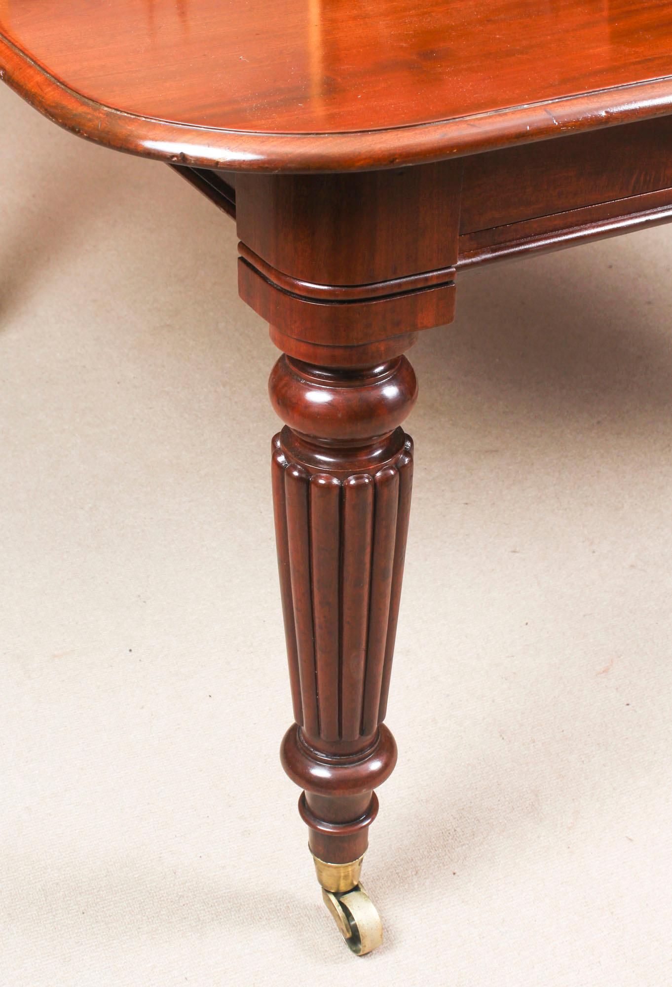 19th Century Flame Mahogany Extending Dining Table 12