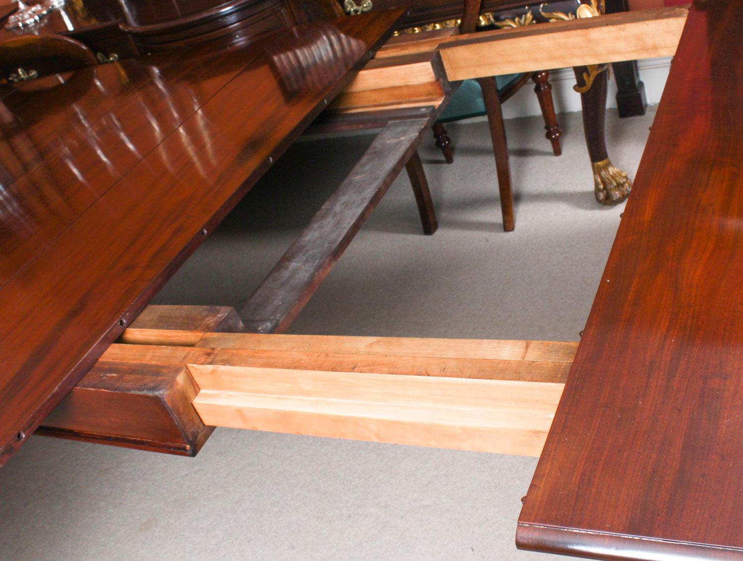 19th Century Flame Mahogany Extending Dining Table 13