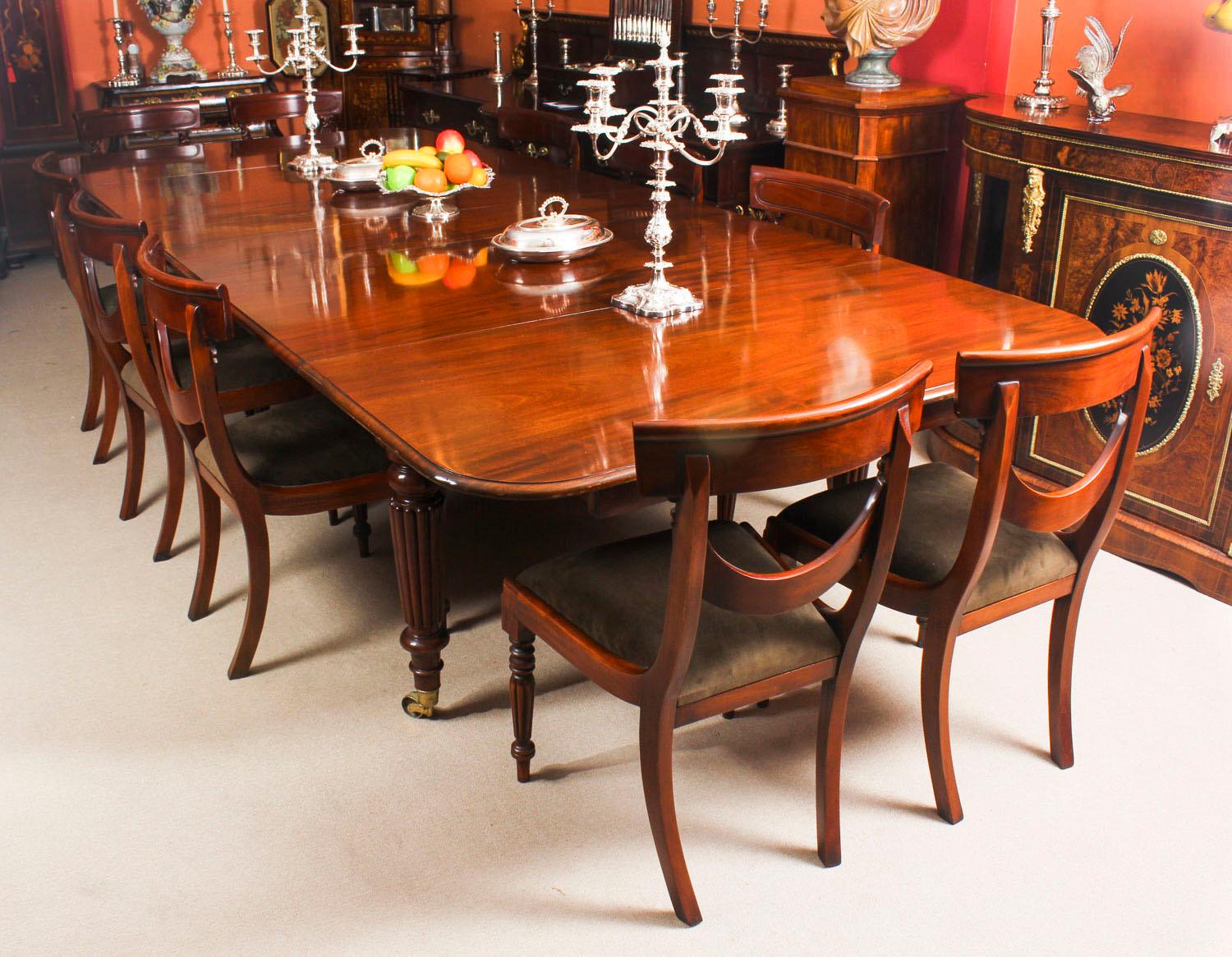 19th Century Flame Mahogany Extending Dining Table In Good Condition In London, GB