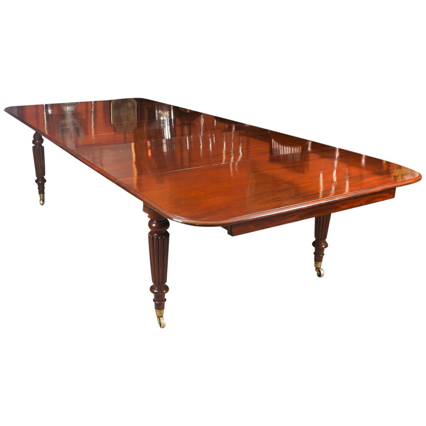 19th Century Flame Mahogany Extending Dining Table