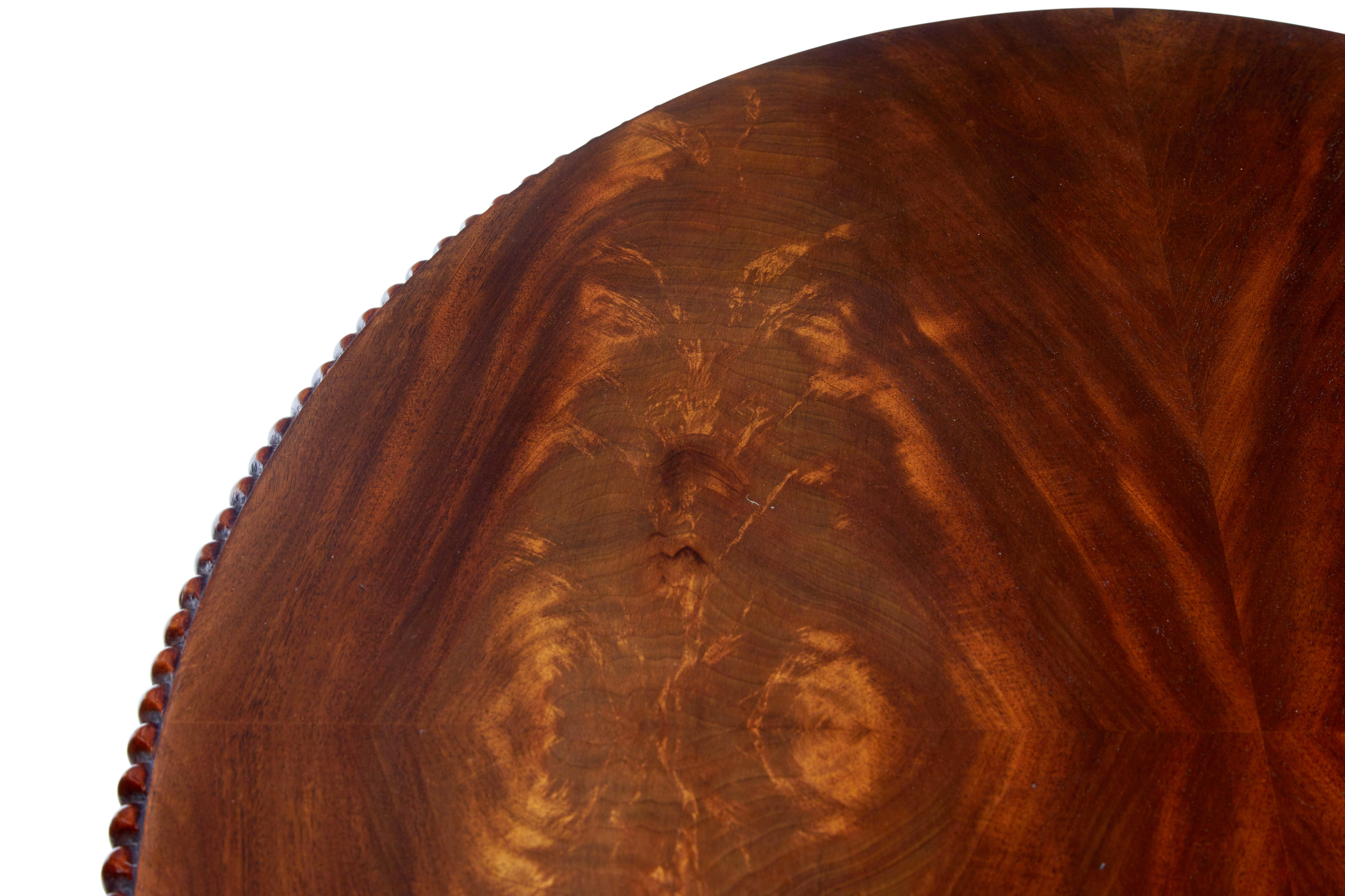 19th Century Flame Mahogany Oval Center Table In Good Condition In Debenham, Suffolk