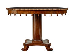 Tavolino ovale in mogano a fiamma del XIX secolo