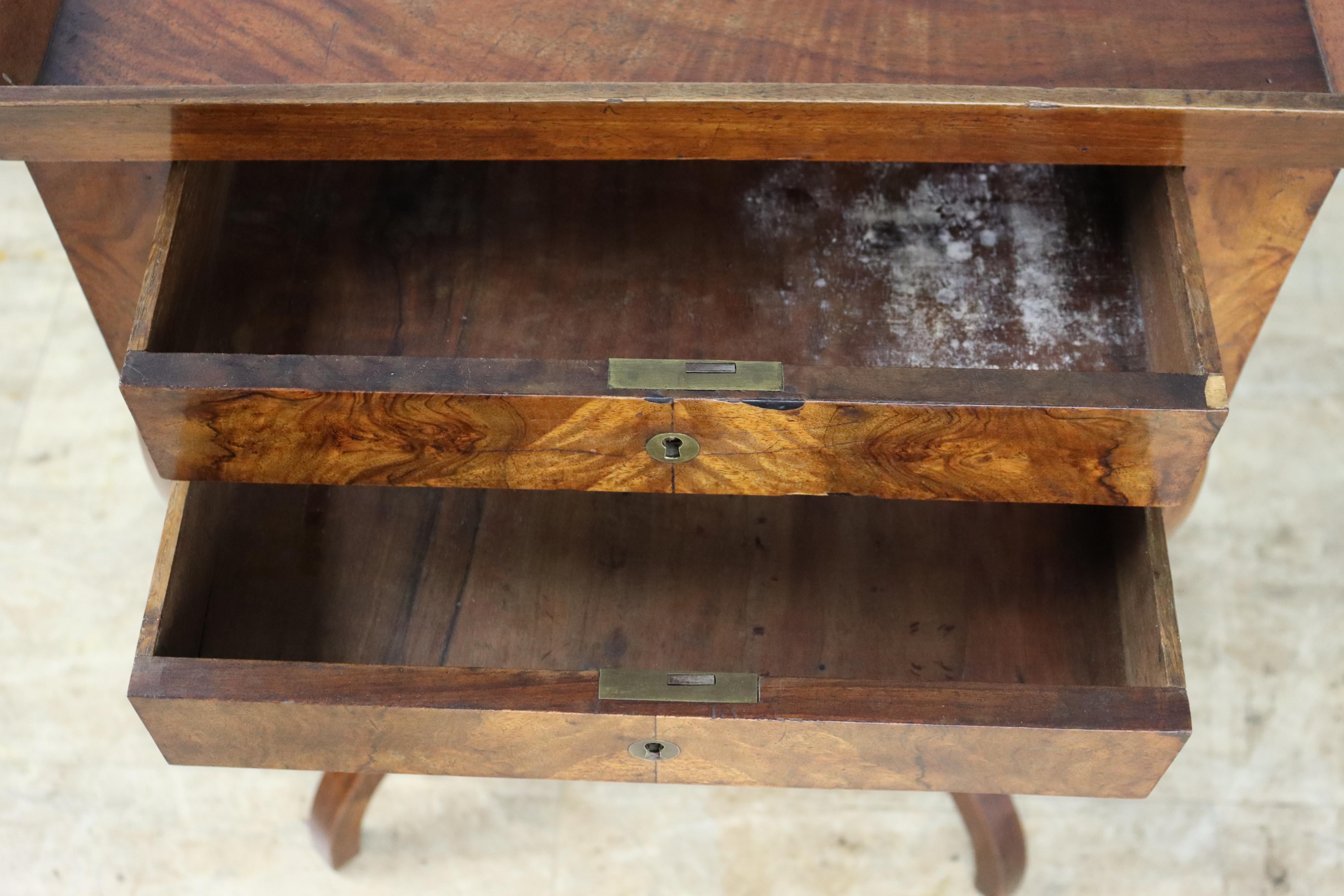 19th Century Flame Mahogany Tray Top Side Table For Sale 7