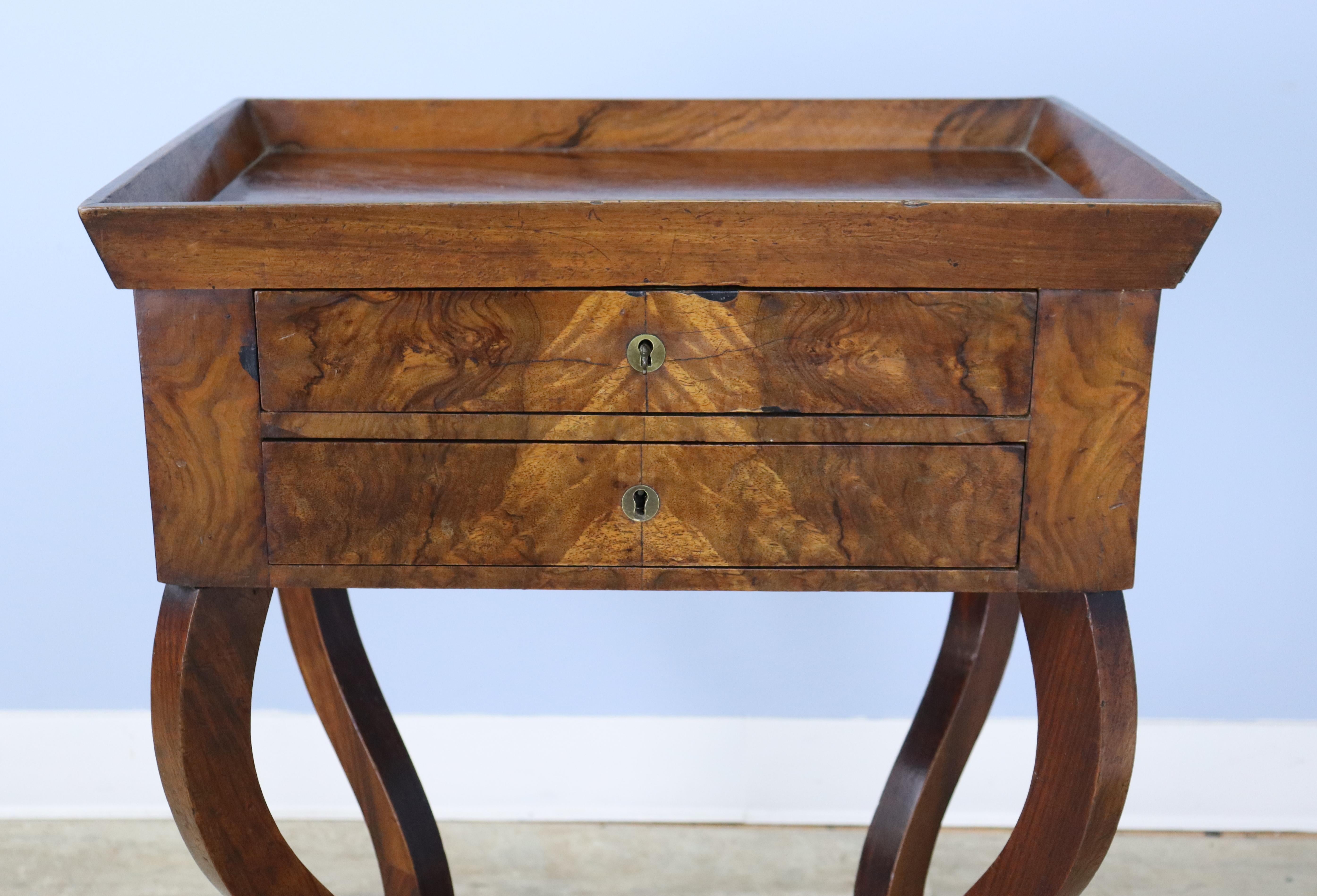 19th Century Flame Mahogany Tray Top Side Table For Sale 1