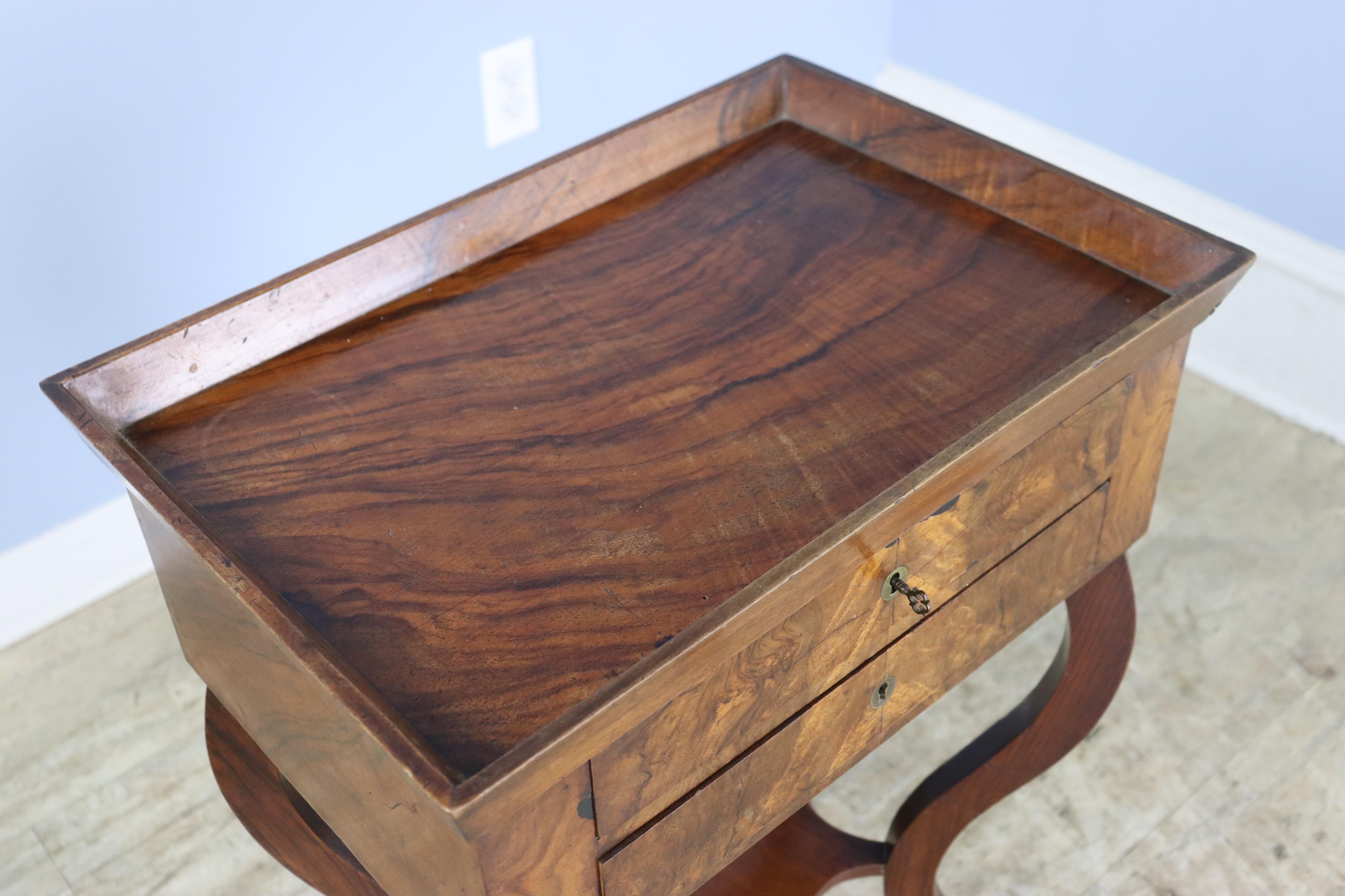 19th Century Flame Mahogany Tray Top Side Table For Sale 2