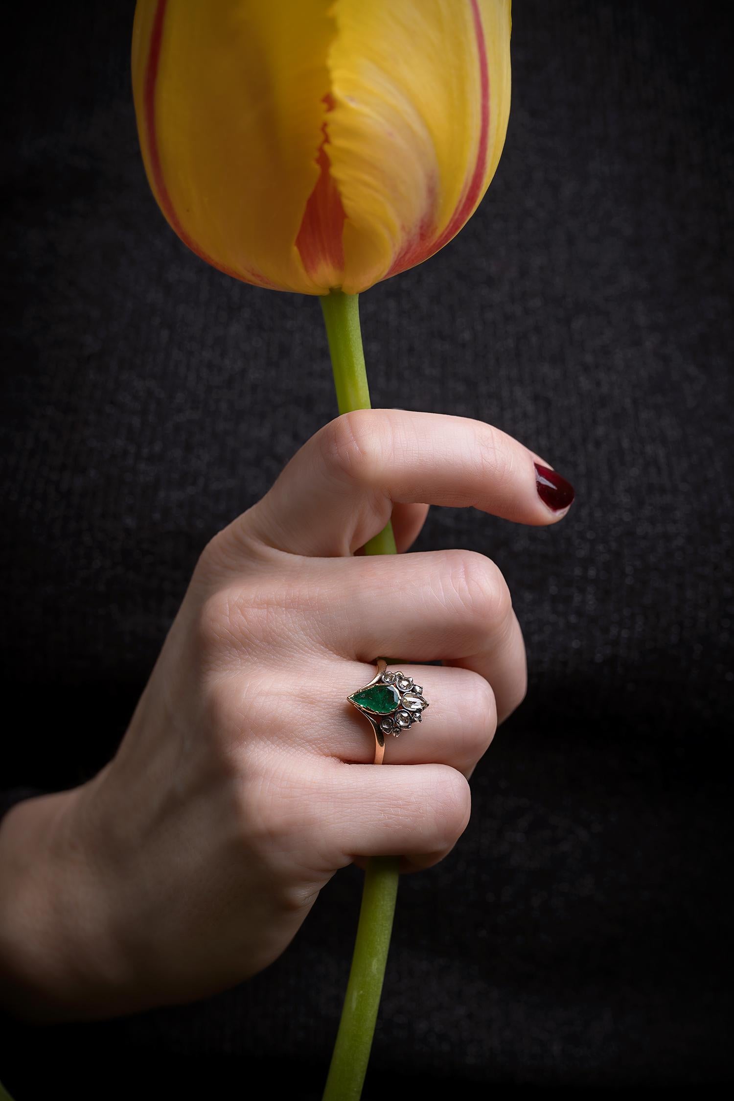 19th Century Flaming Heart Emerald and Diamond Ring In Good Condition In Malmö, SE