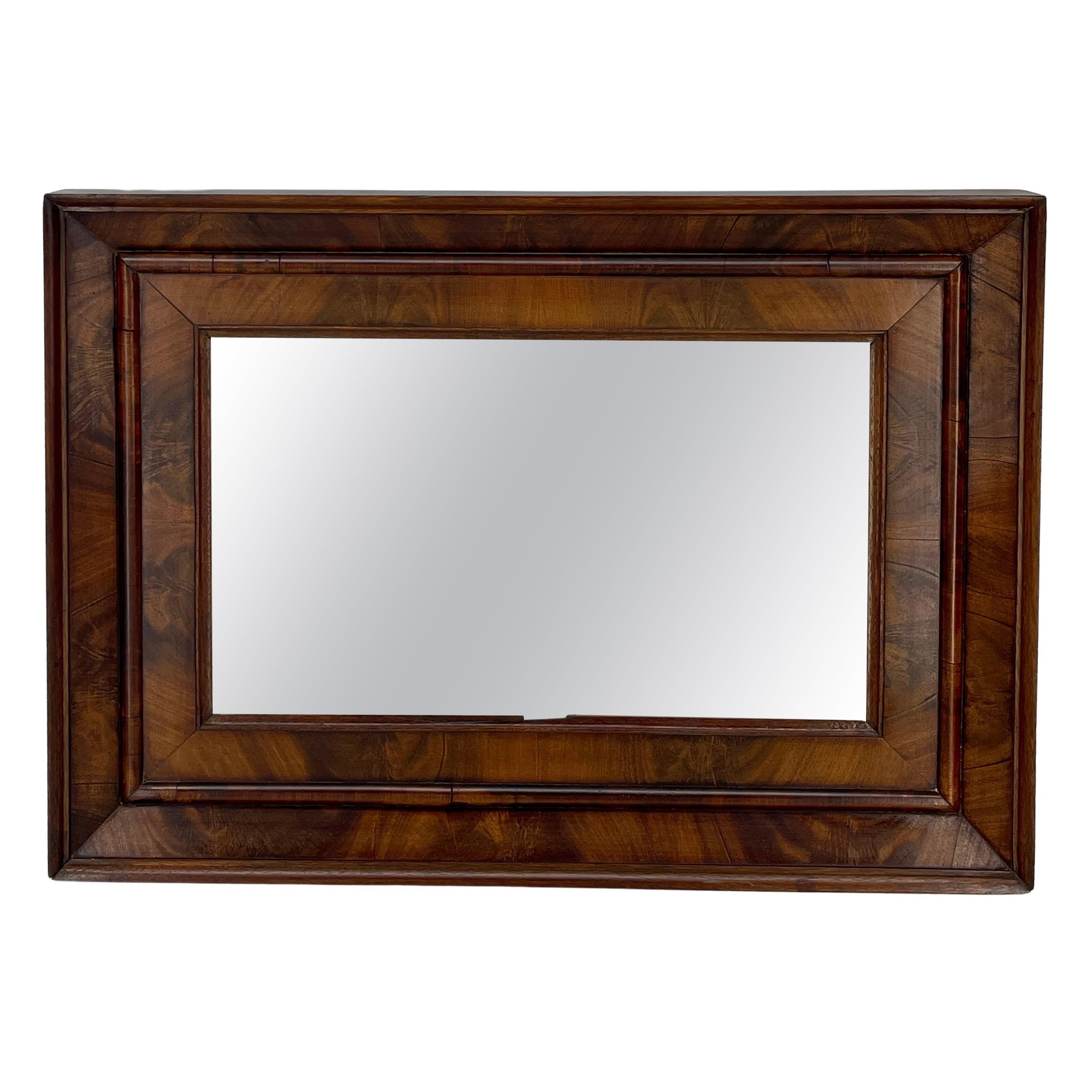 Espejo rectangular de chapa de caoba flameada del siglo XIX, americano, 1880