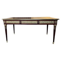 Flat-Schreibtisch des 19. Jahrhunderts mit zwei ausziehbaren Verlängerungen im Louis-XVI.-Stil