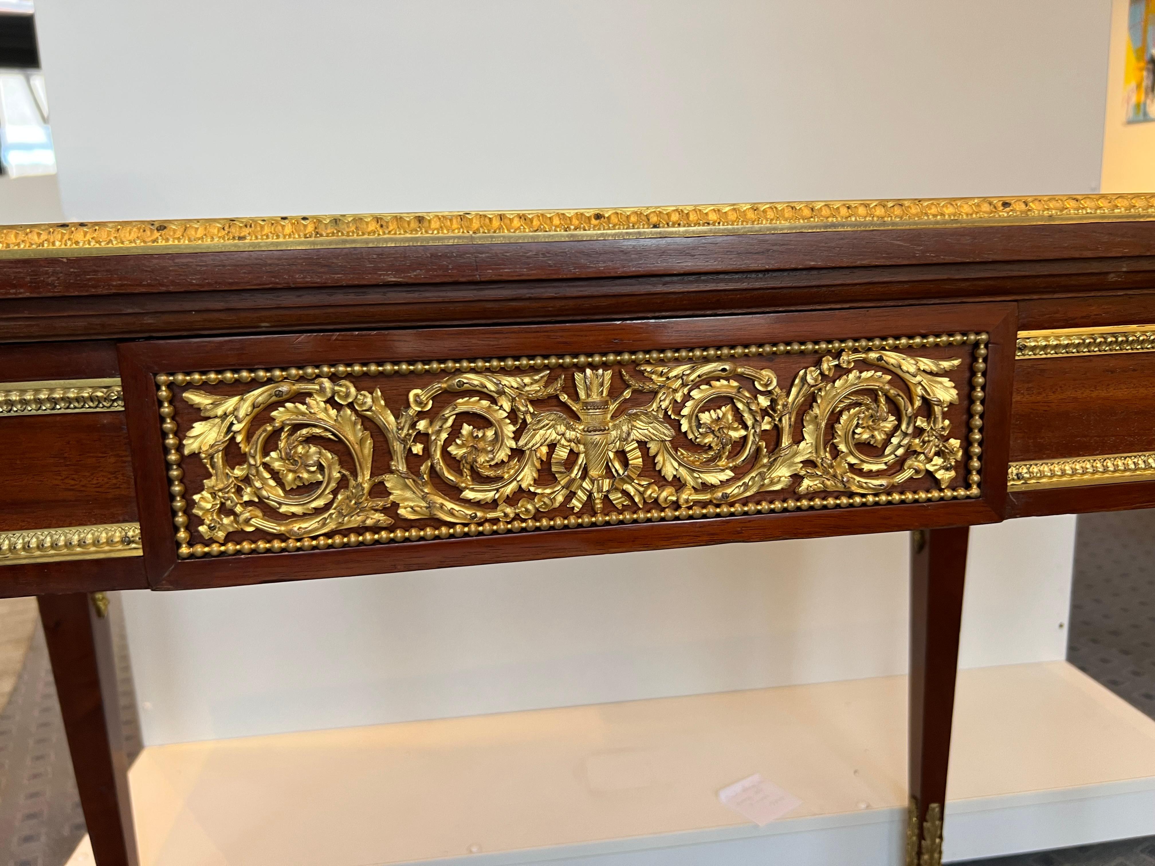 Flacher Schreibtisch des 19. Jahrhunderts im Stil Louis XVI  im Angebot 3