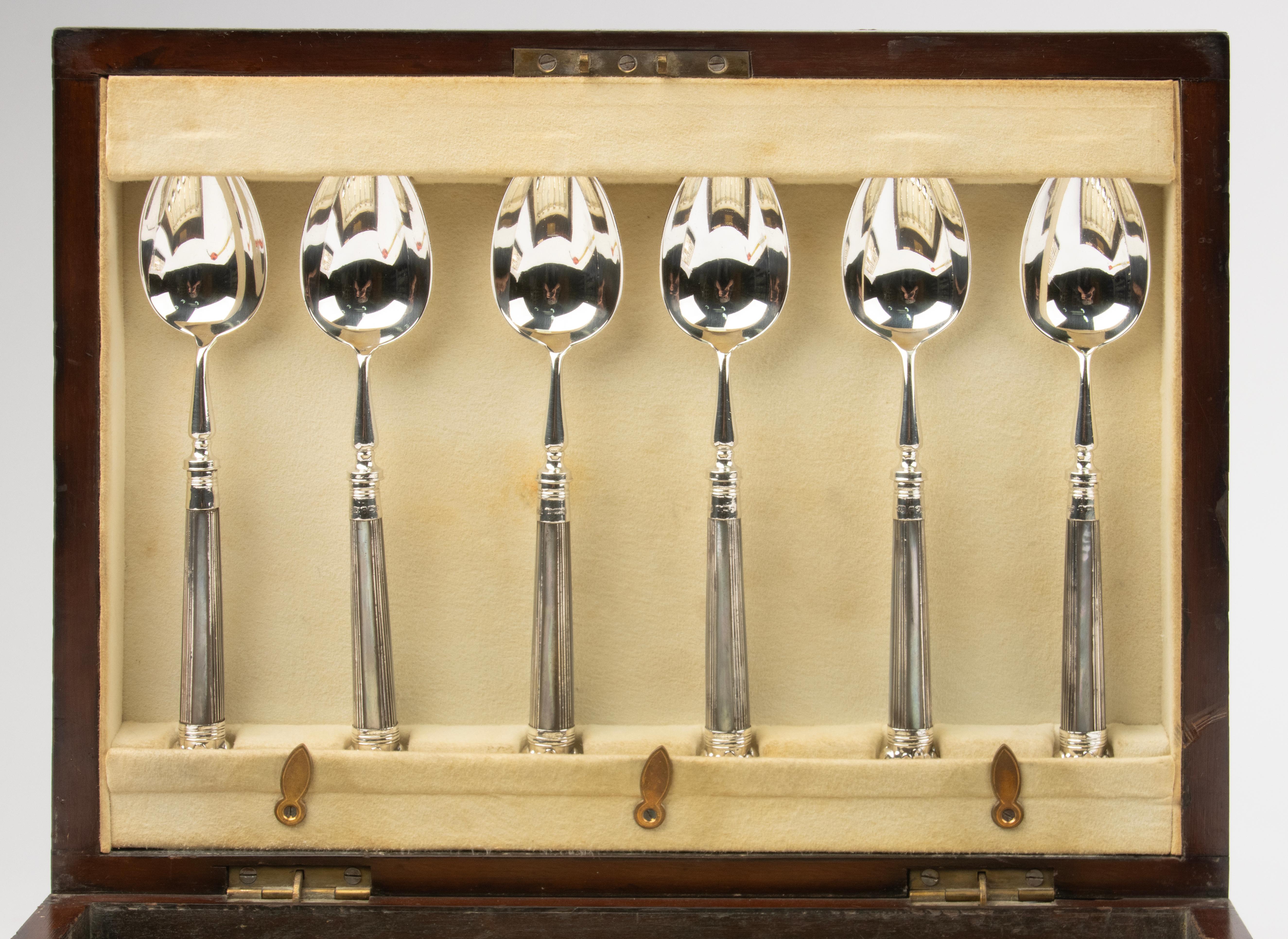19th Century Flatware Set - Carrington & Co - Solid Sterling Silver - Complete (Handgefertigt) im Angebot
