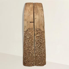 Trebbiatrice per lino del XIX secolo su supporto da parete personalizzato