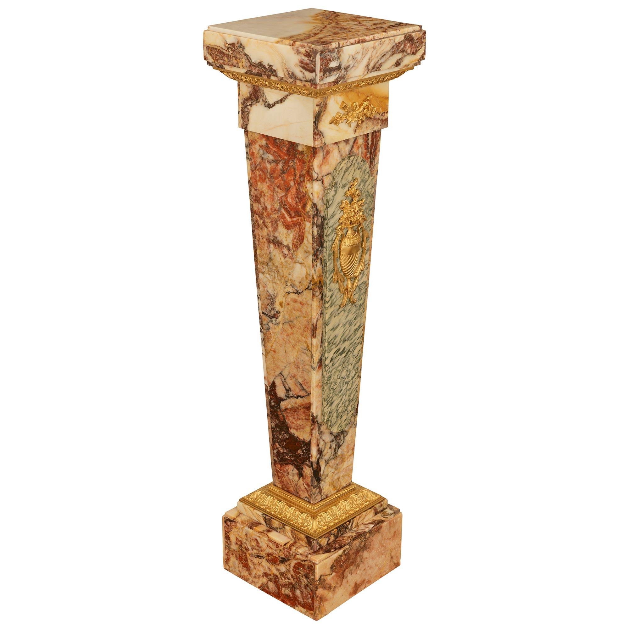 Siglo XIX Flor de Pêcher, mármol Vert Campan y pedestal de Ormolu Luis XVI en venta